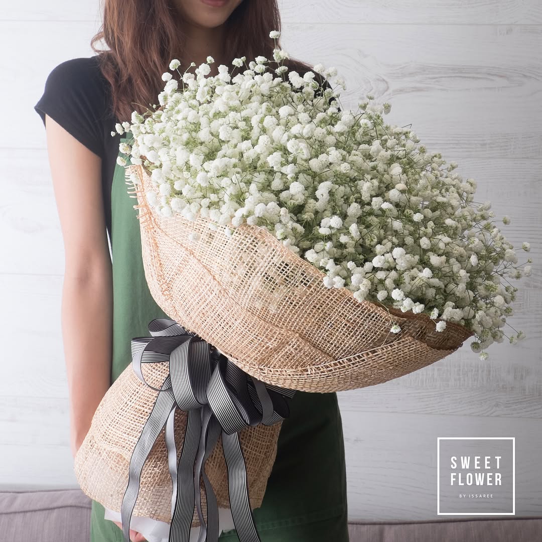 ช่อ ขาว-เขียว หวาน ดอกไม้หลัก เบบี้บรีธ/ยิปโซ — ผลงานร้านดอกไม้ Sweetflower by Issaree — ภาพที่ 1 จาก 2