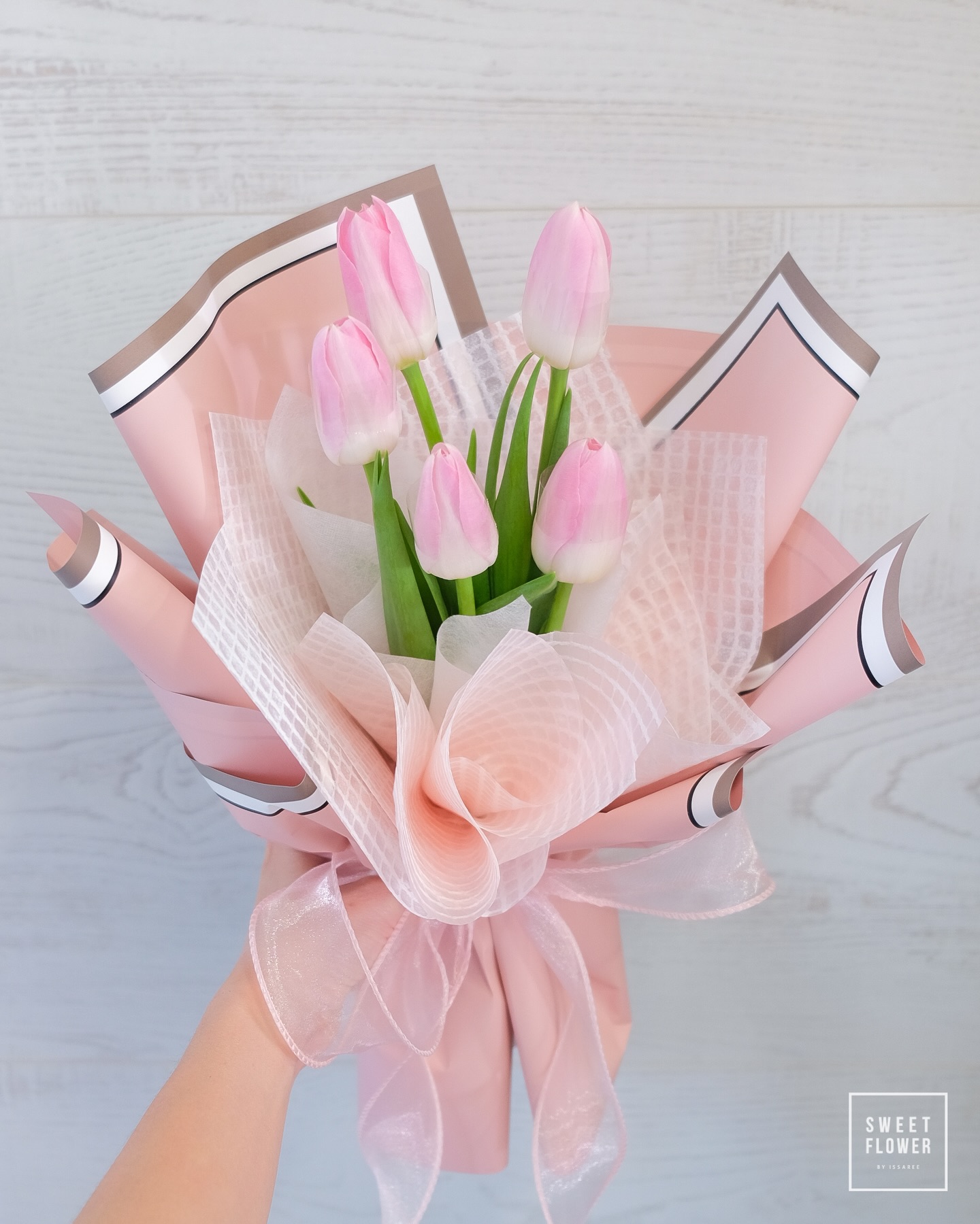 ช่อ ชมพู หวาน ดอกไม้หลัก ทิวลิป — ผลงานร้านดอกไม้ Sweetflower by Issaree