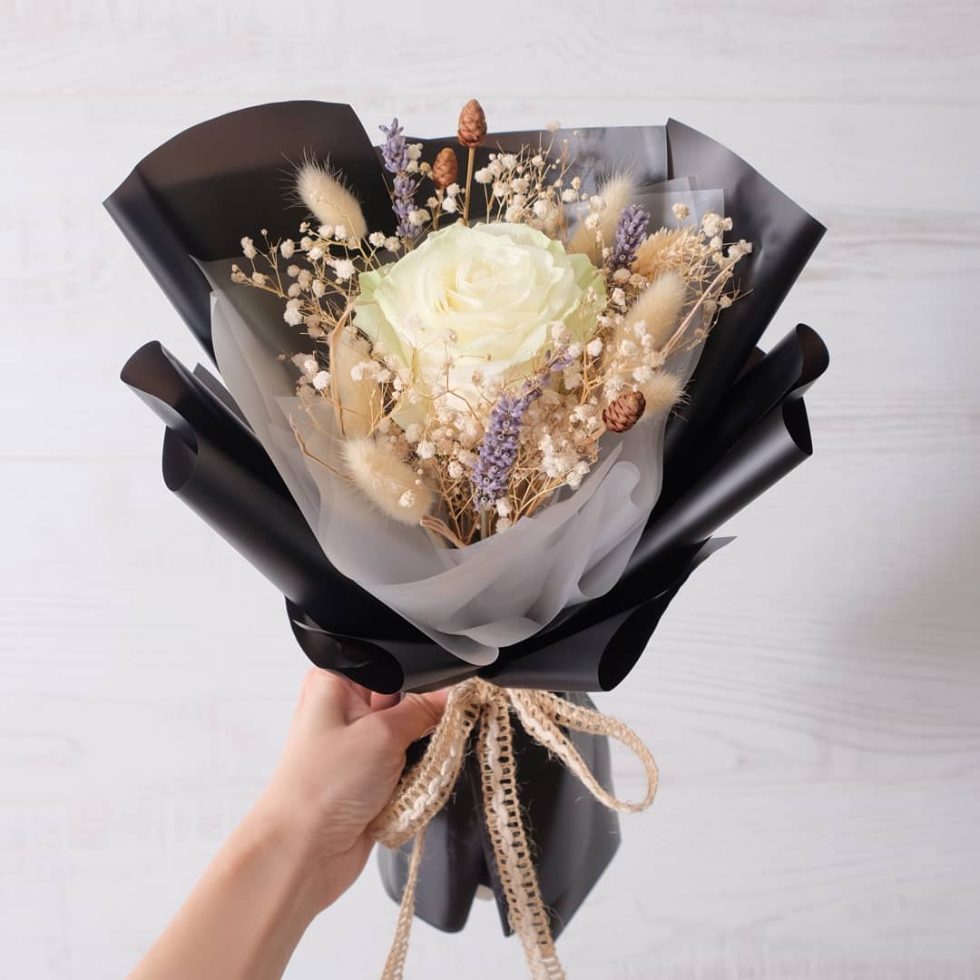 ช่อ เอิร์ธโทน ดอกไม้หลัก กุหลาบ ดอกไม้แห้ง — ผลงานร้านดอกไม้ Sweetflower by Issaree