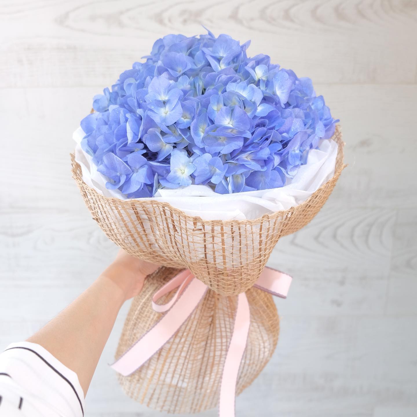 ช่อ ม่วง-ฟ้า หวาน ดอกไม้หลัก ไฮเดรนเยีย — ผลงานร้านดอกไม้ Sweetflower by Issaree