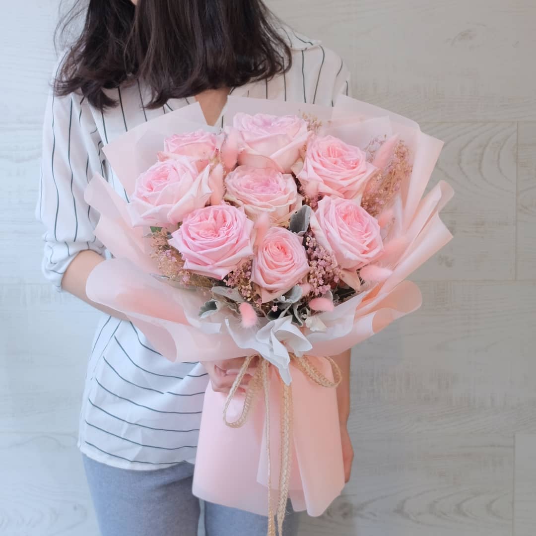 ช่อ พาสเทล หวาน ดอกไม้หลัก กุหลาบ เบบี้บรีธ/ยิปโซ ยูคาลิปตัส/ใบไม้ — ผลงานร้านดอกไม้ Sweetflower by Issaree