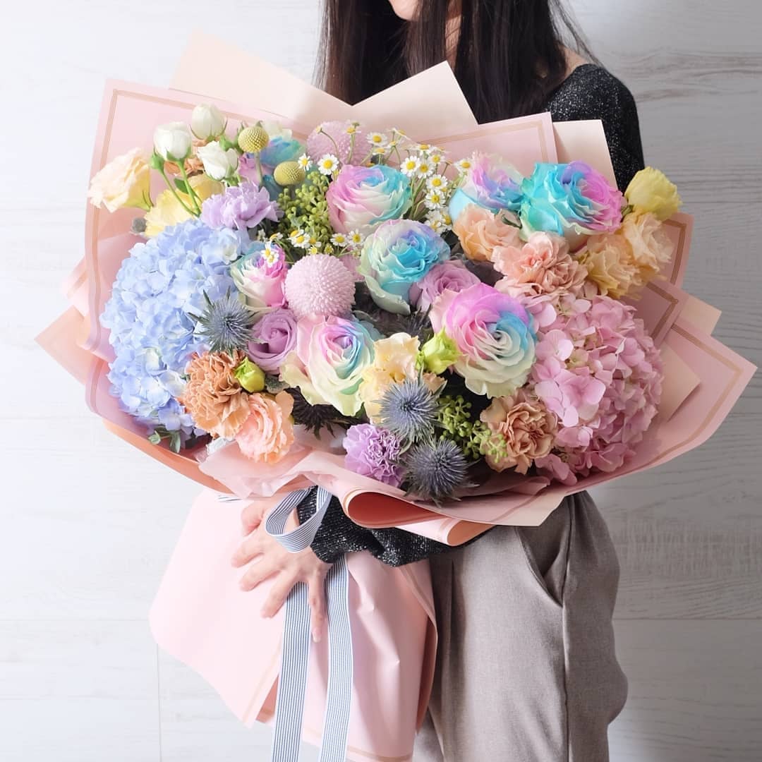 ช่อ หลากสี ดอกไม้หลัก ไฮเดรนเยีย กุหลาบ คาร์เนชั่น — ผลงานร้านดอกไม้ Sweetflower by Issaree — ภาพที่ 1 จาก 2