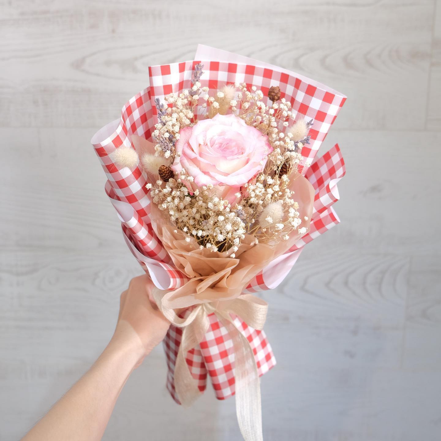 ช่อ พาสเทล หวาน ดอกไม้หลัก กุหลาบ เบบี้บรีธ/ยิปโซ ดอกไม้แห้ง — ผลงานร้านดอกไม้ Sweetflower by Issaree