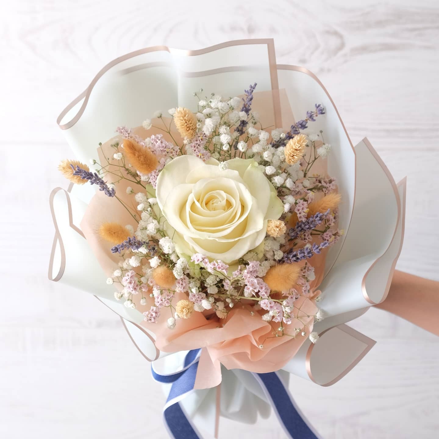 ช่อ พาสเทล หวาน ดอกไม้หลัก กุหลาบ เบบี้บรีธ/ยิปโซ ดอกไม้แห้ง — ผลงานร้านดอกไม้ Sweetflower by Issaree — ภาพที่ 1 จาก 2