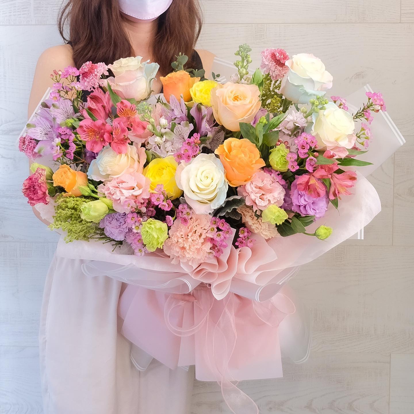 ช่อ หลากสี หวาน ดอกไม้หลัก กุหลาบ คาร์เนชั่น เยอบีร่า — ผลงานร้านดอกไม้ Sweetflower by Issaree