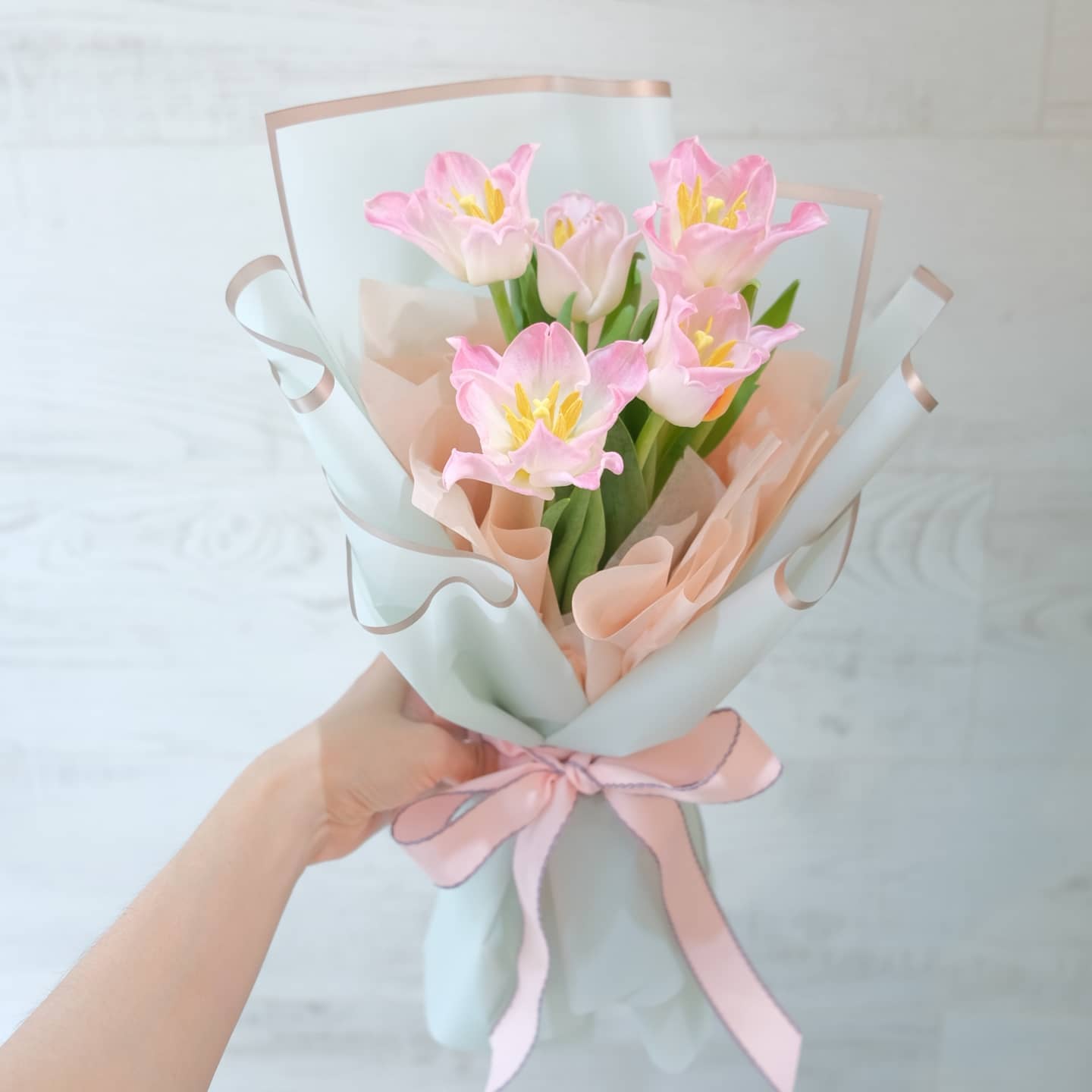 ช่อ พาสเทล หวาน ดอกไม้หลัก ทิวลิป — ผลงานร้านดอกไม้ Sweetflower by Issaree — ภาพที่ 1 จาก 2