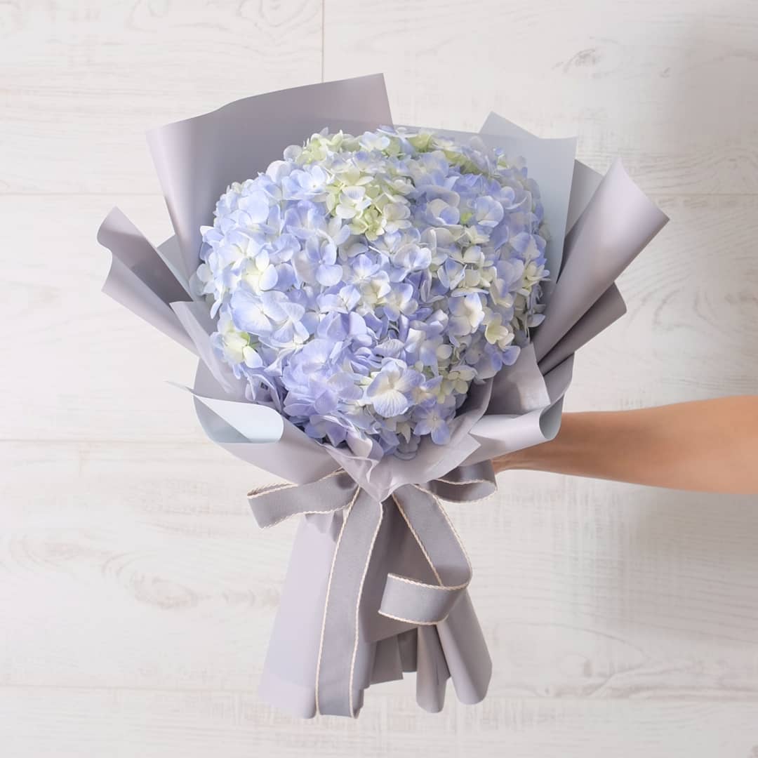 ช่อ ม่วง-ฟ้า หวาน ดอกไม้หลัก ไฮเดรนเยีย — ผลงานร้านดอกไม้ Sweetflower by Issaree