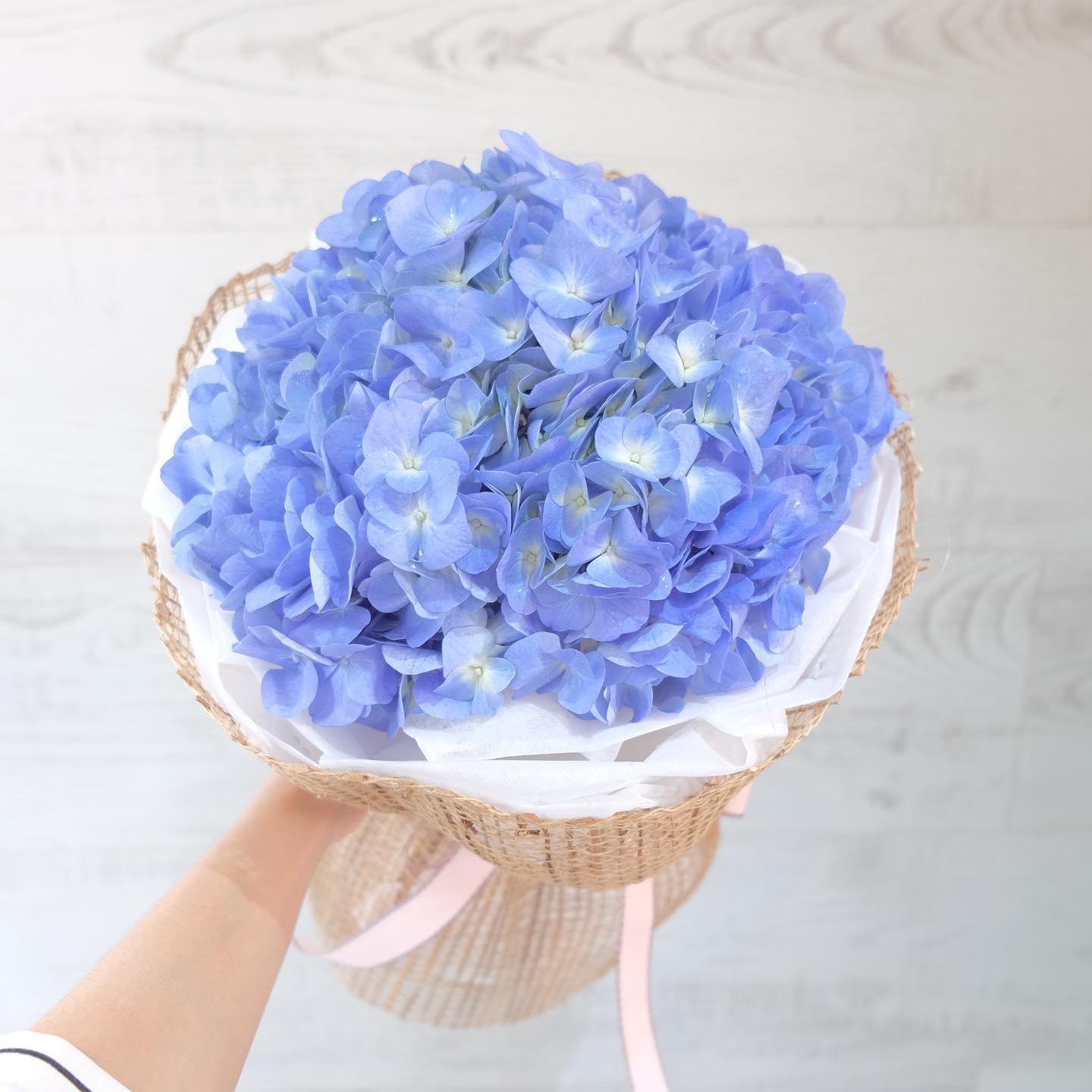 ช่อ ม่วง-ฟ้า หวาน ดอกไม้หลัก ไฮเดรนเยีย — ผลงานร้านดอกไม้ Sweetflower by Issaree — ภาพที่ 2 จาก 2