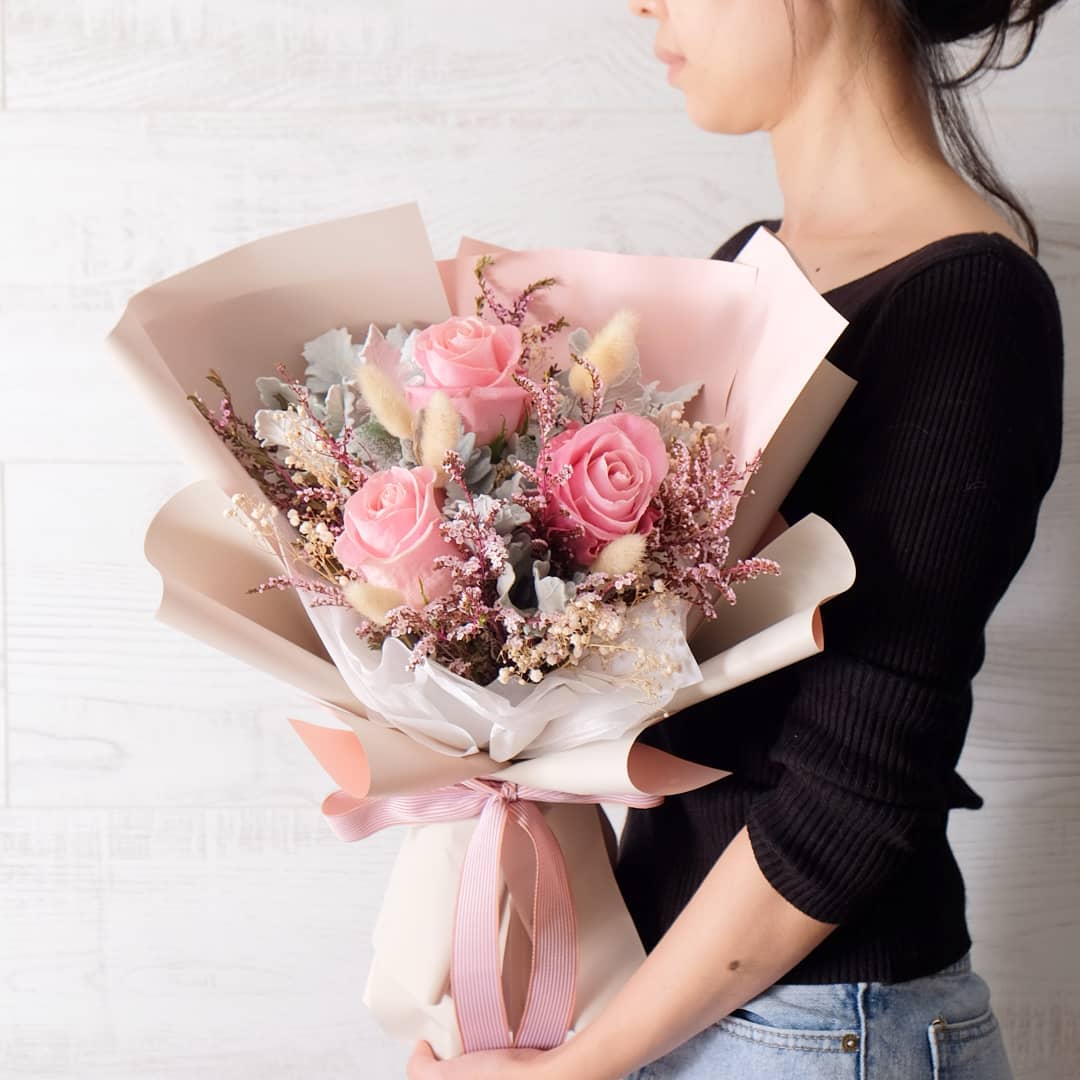 ช่อ พาสเทล หวาน ดอกไม้หลัก กุหลาบ ดอกไม้แห้ง — ผลงานร้านดอกไม้ Sweetflower by Issaree