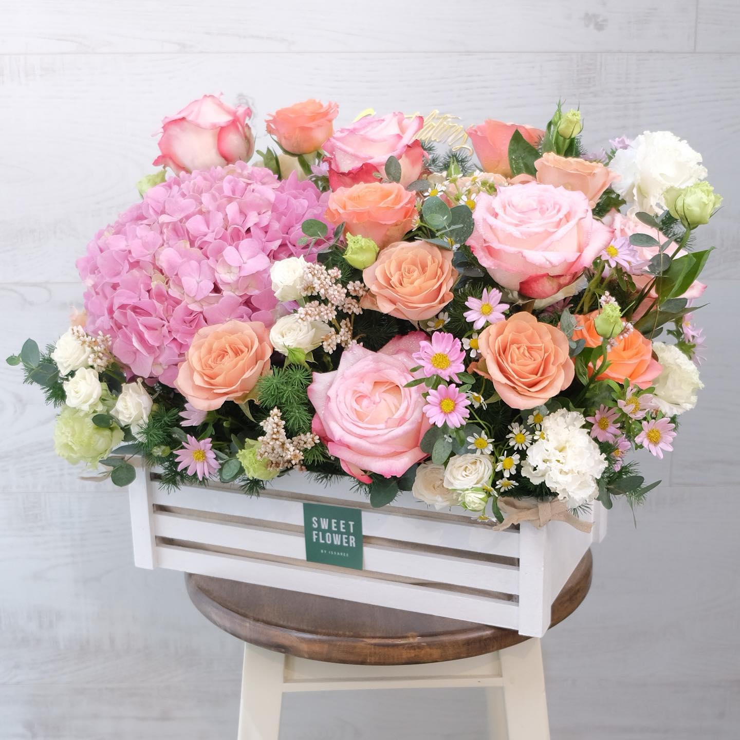 กล่อง พาสเทล หวาน ดอกไม้หลัก ไฮเดรนเยีย กุหลาบ คาร์เนชั่น — ผลงานร้านดอกไม้ Sweetflower by Issaree — ภาพที่ 2 จาก 5