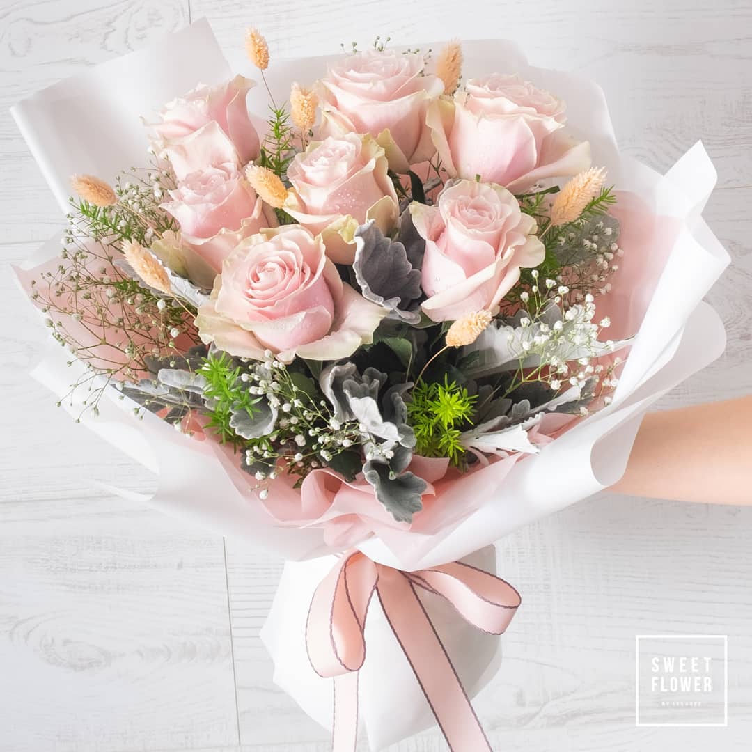 ช่อ พาสเทล หวาน ดอกไม้หลัก กุหลาบ เบบี้บรีธ/ยิปโซ คาร์เนชั่น — ผลงานร้านดอกไม้ Sweetflower by Issaree