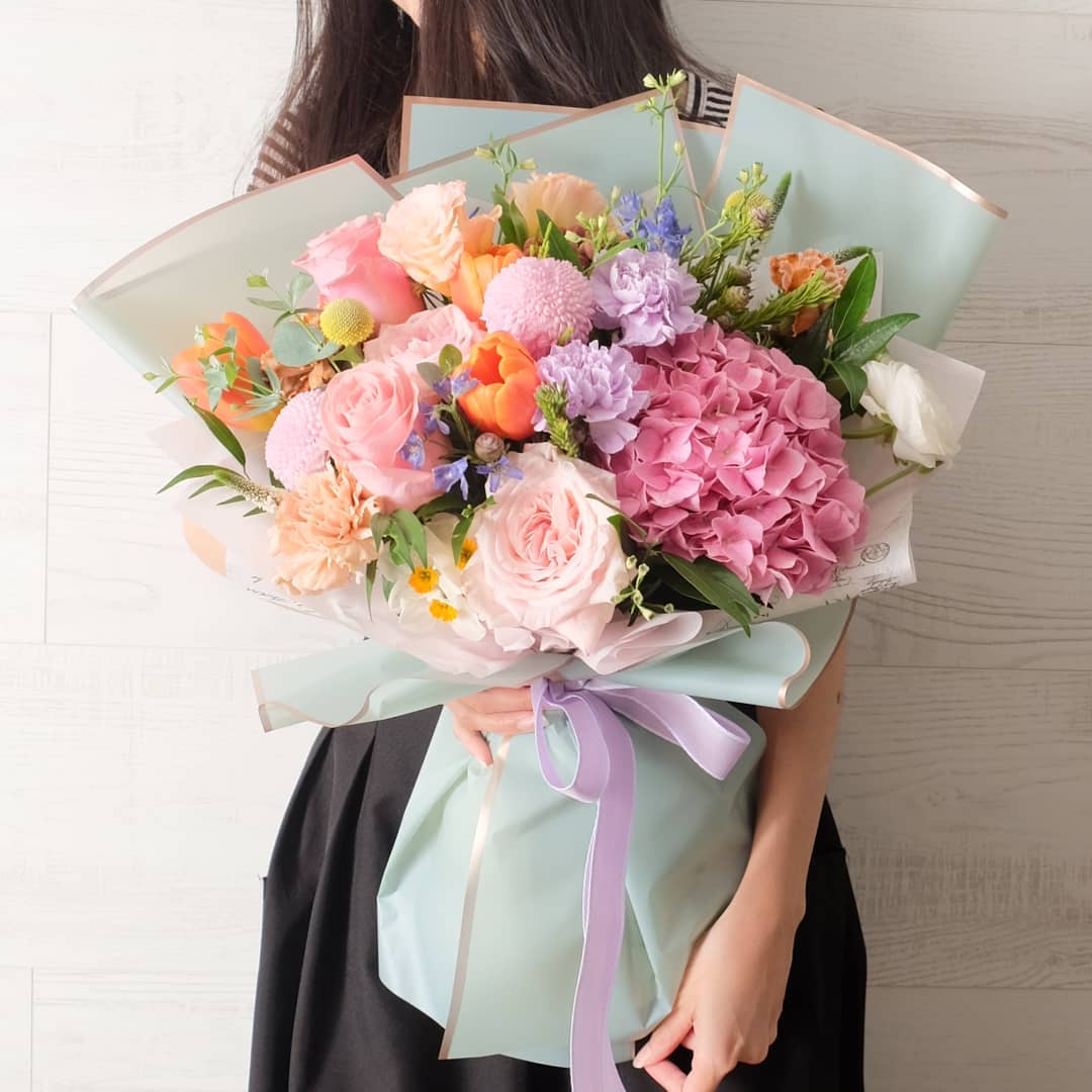 กล่อง พาสเทล หวาน ดอกไม้หลัก ไฮเดรนเยีย กุหลาบ คาร์เนชั่น — ผลงานร้านดอกไม้ Sweetflower by Issaree