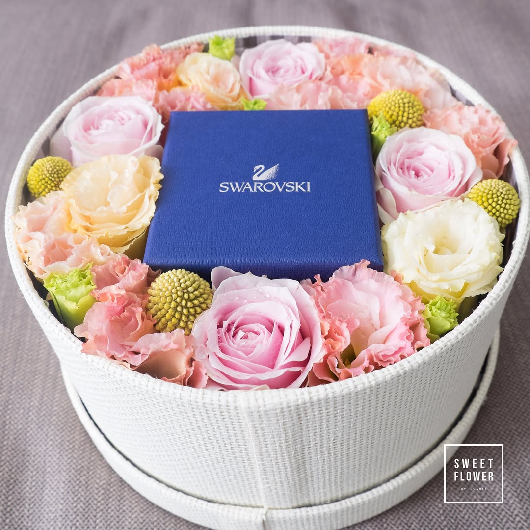 กล่อง พาสเทล ดอกไม้หลัก กุหลาบ คาร์เนชั่น เบญจมาศ/มัม — ผลงานร้านดอกไม้ Sweetflower by Issaree
