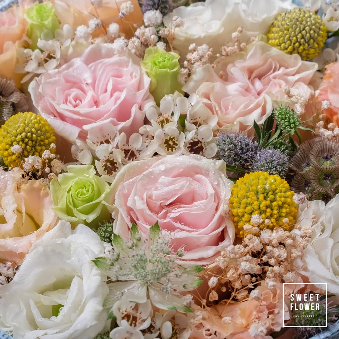 กล่อง พาสเทล หวาน ดอกไม้หลัก กุหลาบ คาร์เนชั่น เบญจมาศ/มัม — ผลงานร้านดอกไม้ Sweetflower by Issaree