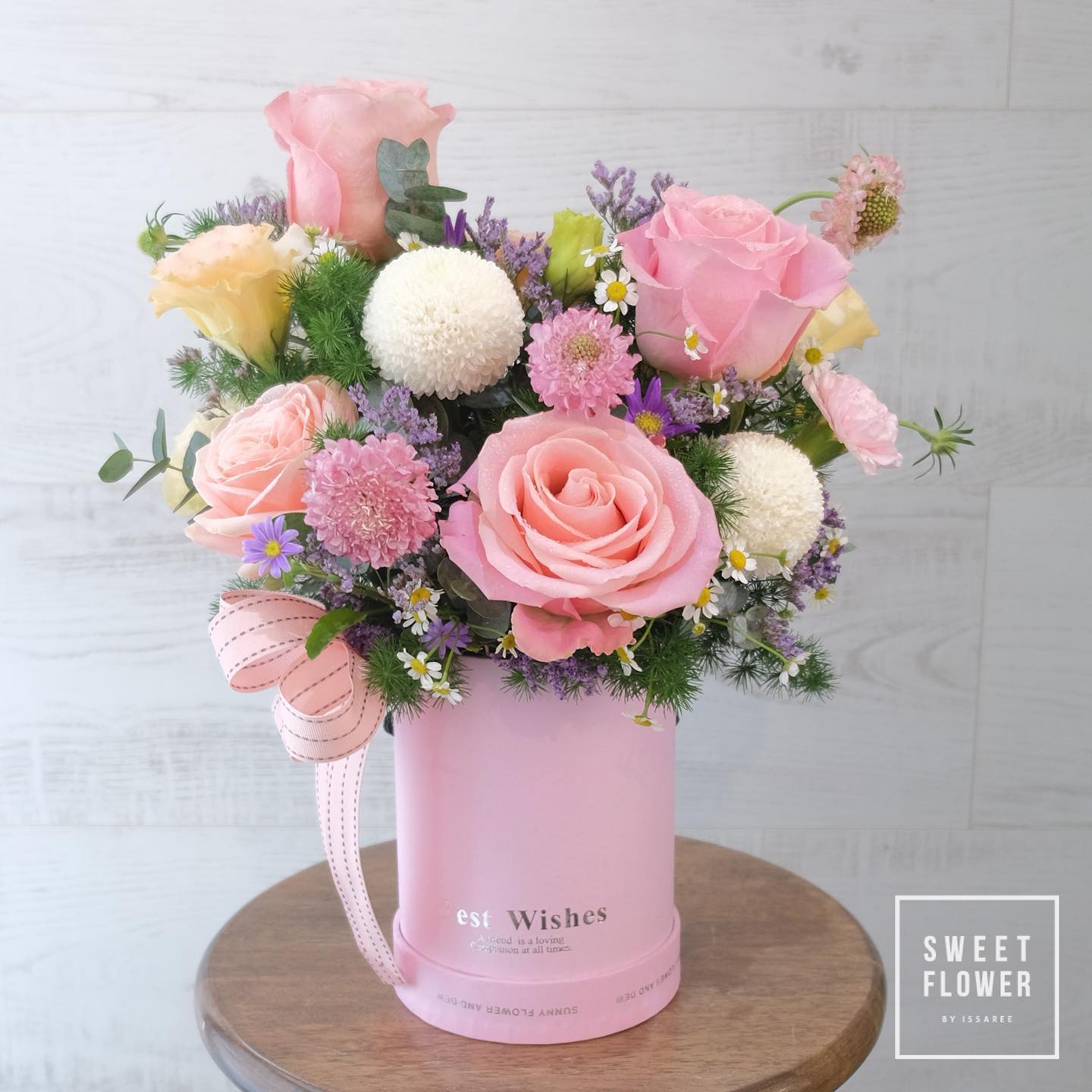 กล่อง พาสเทล หวาน ดอกไม้หลัก กุหลาบ คาร์เนชั่น เบญจมาศ/มัม — ผลงานร้านดอกไม้ Sweetflower by Issaree — ภาพที่ 1 จาก 4
