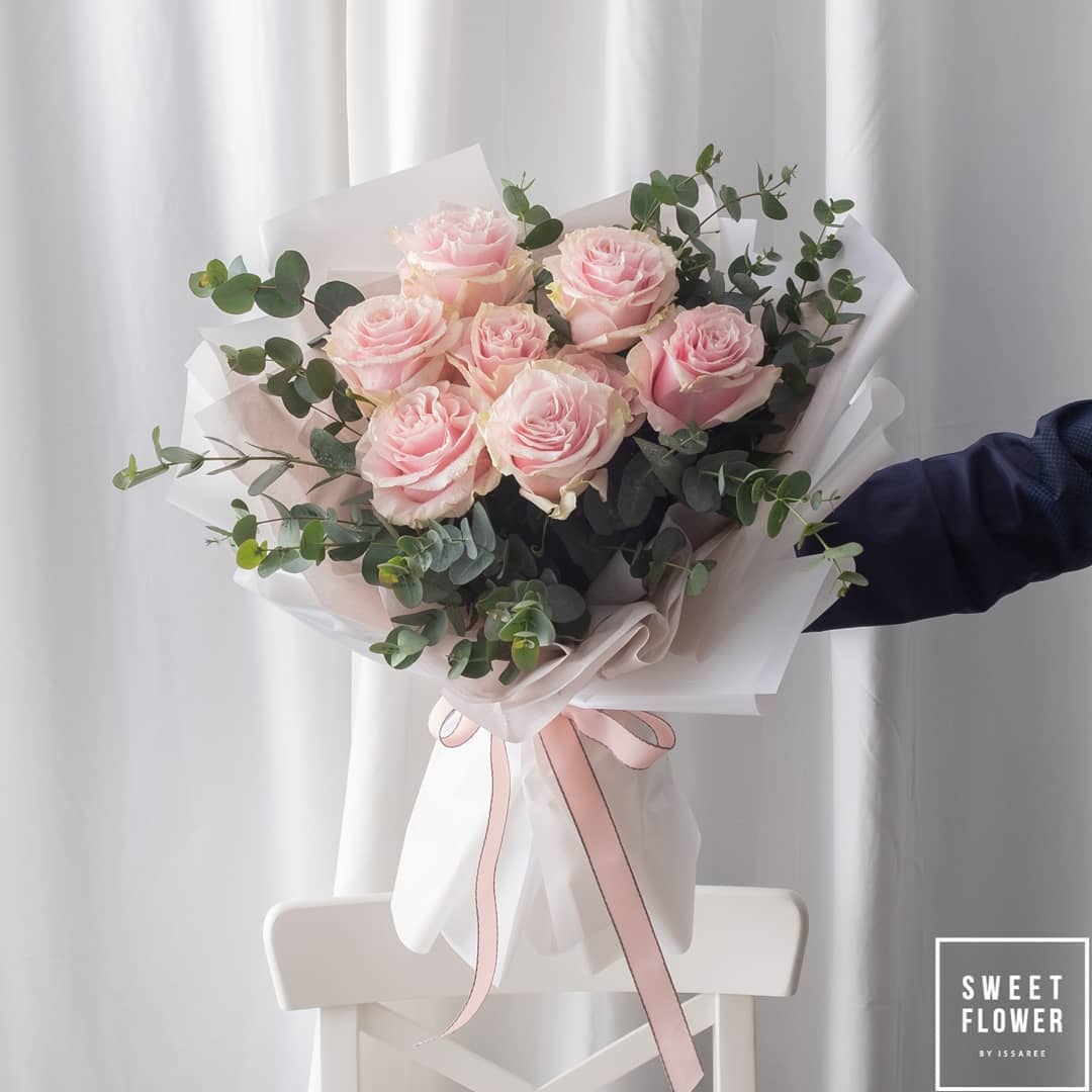 ช่อ พาสเทล หวาน ดอกไม้หลัก กุหลาบ ยูคาลิปตัส/ใบไม้ — ผลงานร้านดอกไม้ Sweetflower by Issaree — ภาพที่ 1 จาก 3
