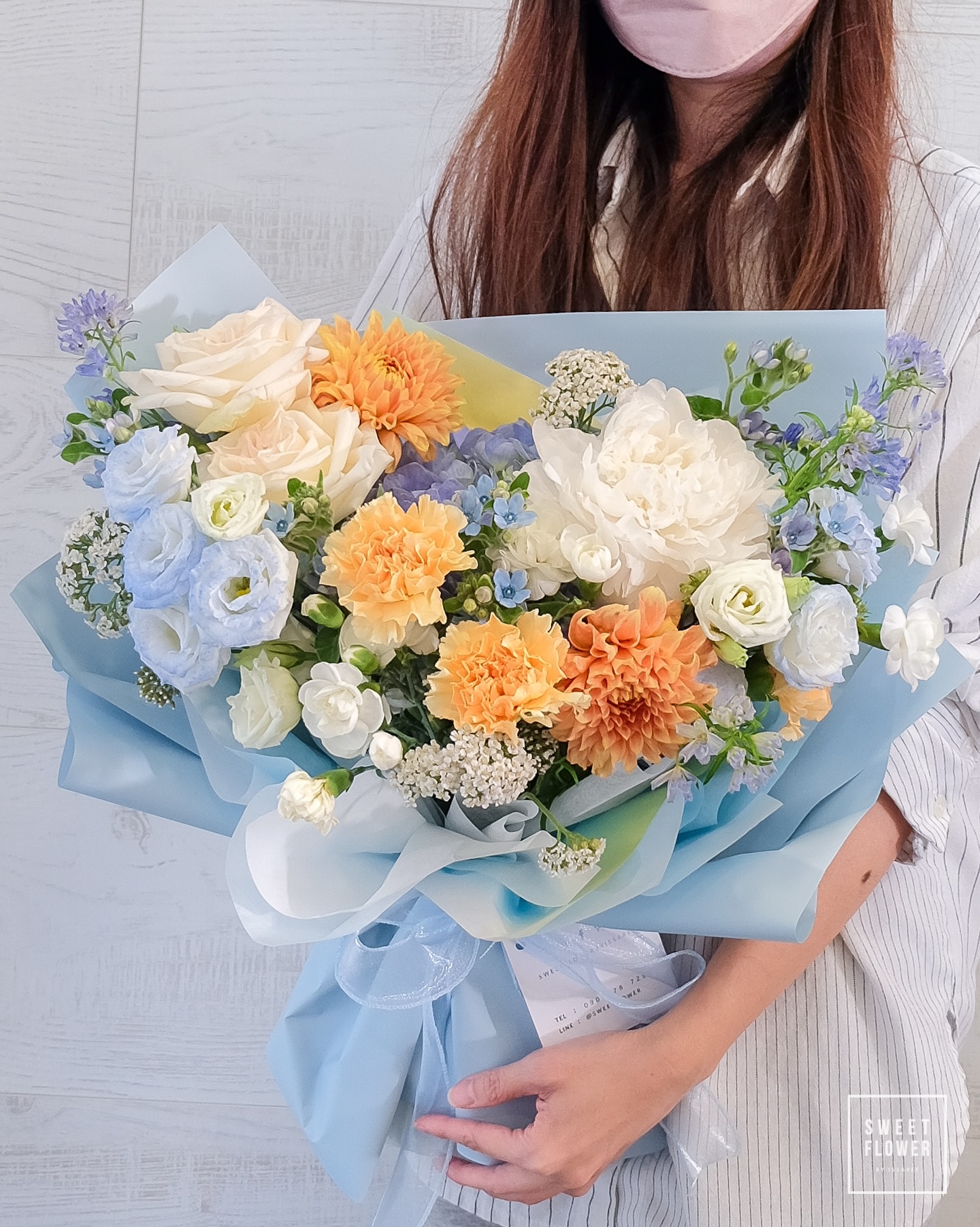 ช่อ หลากสี คลาสสิก ดอกไม้หลัก กุหลาบ คาร์เนชั่น ไฮเดรนเยีย — ผลงานร้านดอกไม้ Sweetflower by Issaree