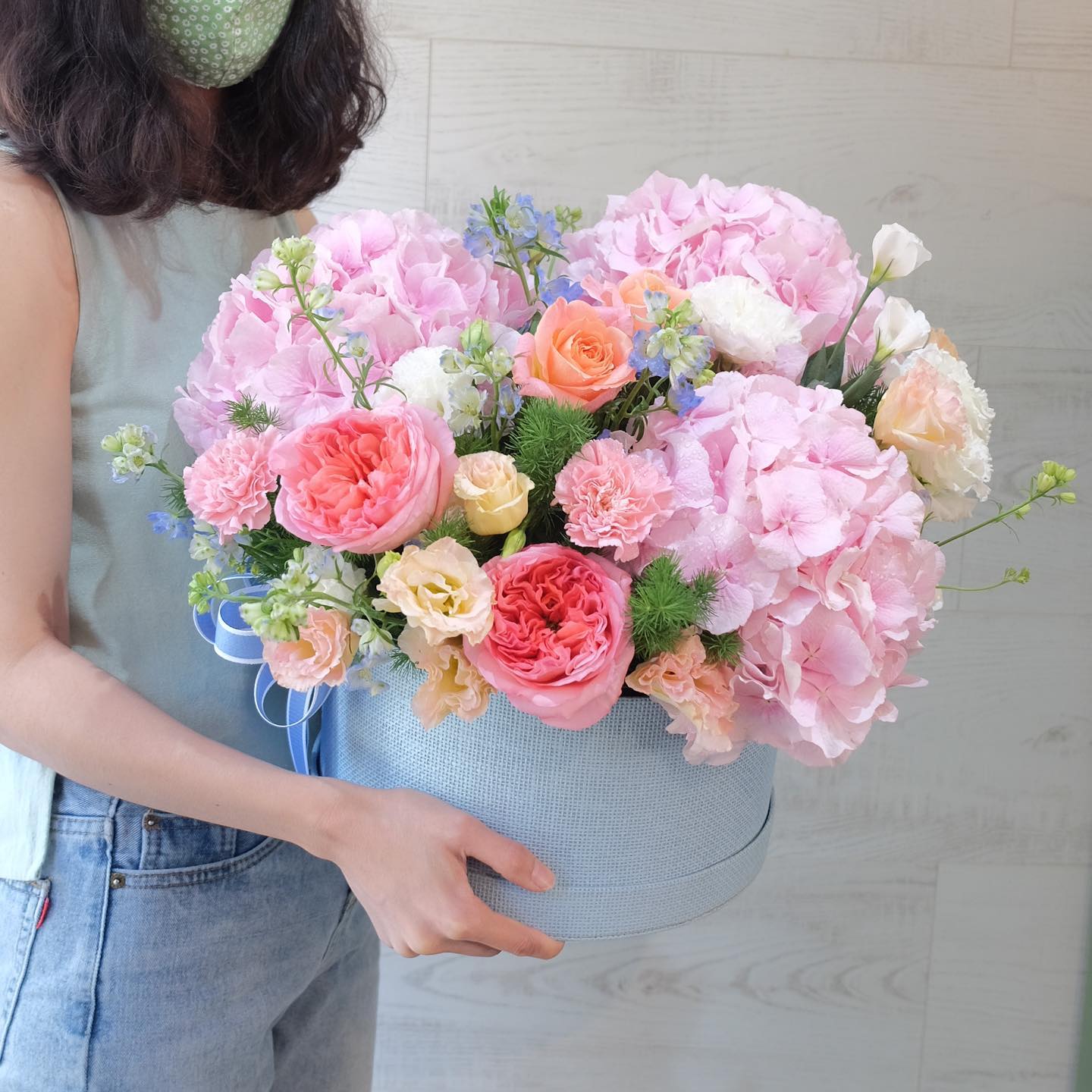 กล่อง พาสเทล หวาน ดอกไม้หลัก กุหลาบ คาร์เนชั่น ไฮเดรนเยีย — ผลงานร้านดอกไม้ Sweetflower by Issaree