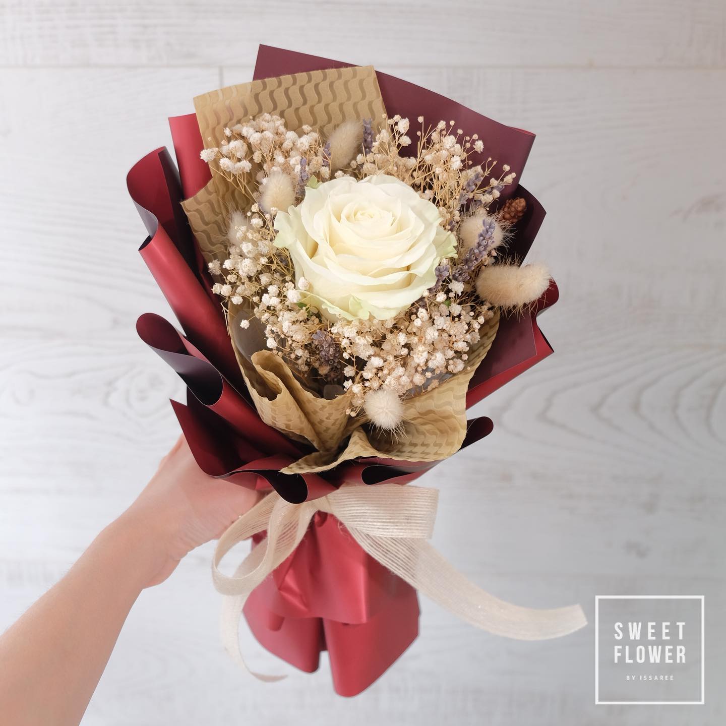 ช่อ เอิร์ธโทน หวาน ดอกไม้หลัก กุหลาบ เบบี้บรีธ/ยิปโซ ดอกไม้แห้ง — ผลงานร้านดอกไม้ Sweetflower by Issaree
