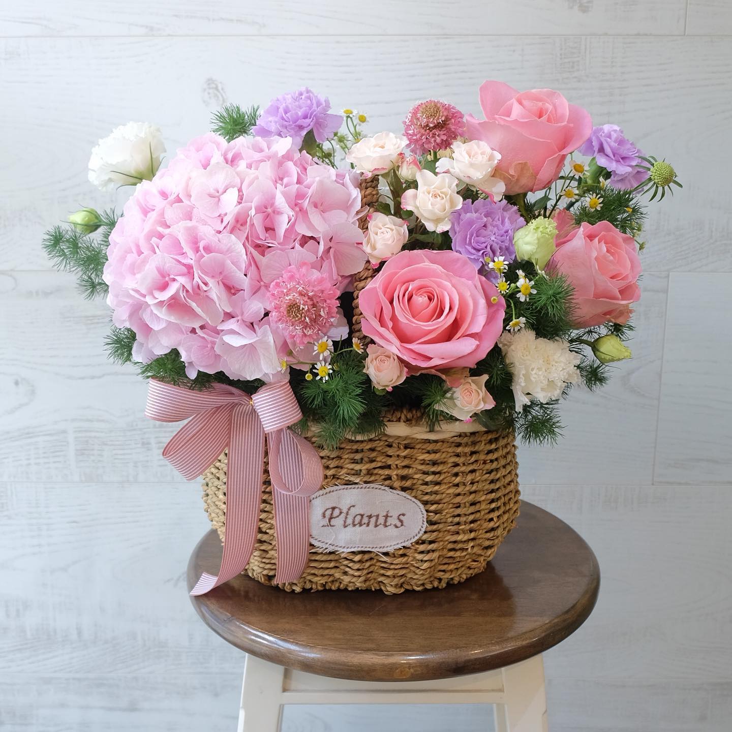 ตะกร้า พาสเทล หวาน ดอกไม้หลัก ไฮเดรนเยีย กุหลาบ คาร์เนชั่น — ผลงานร้านดอกไม้ Sweetflower by Issaree