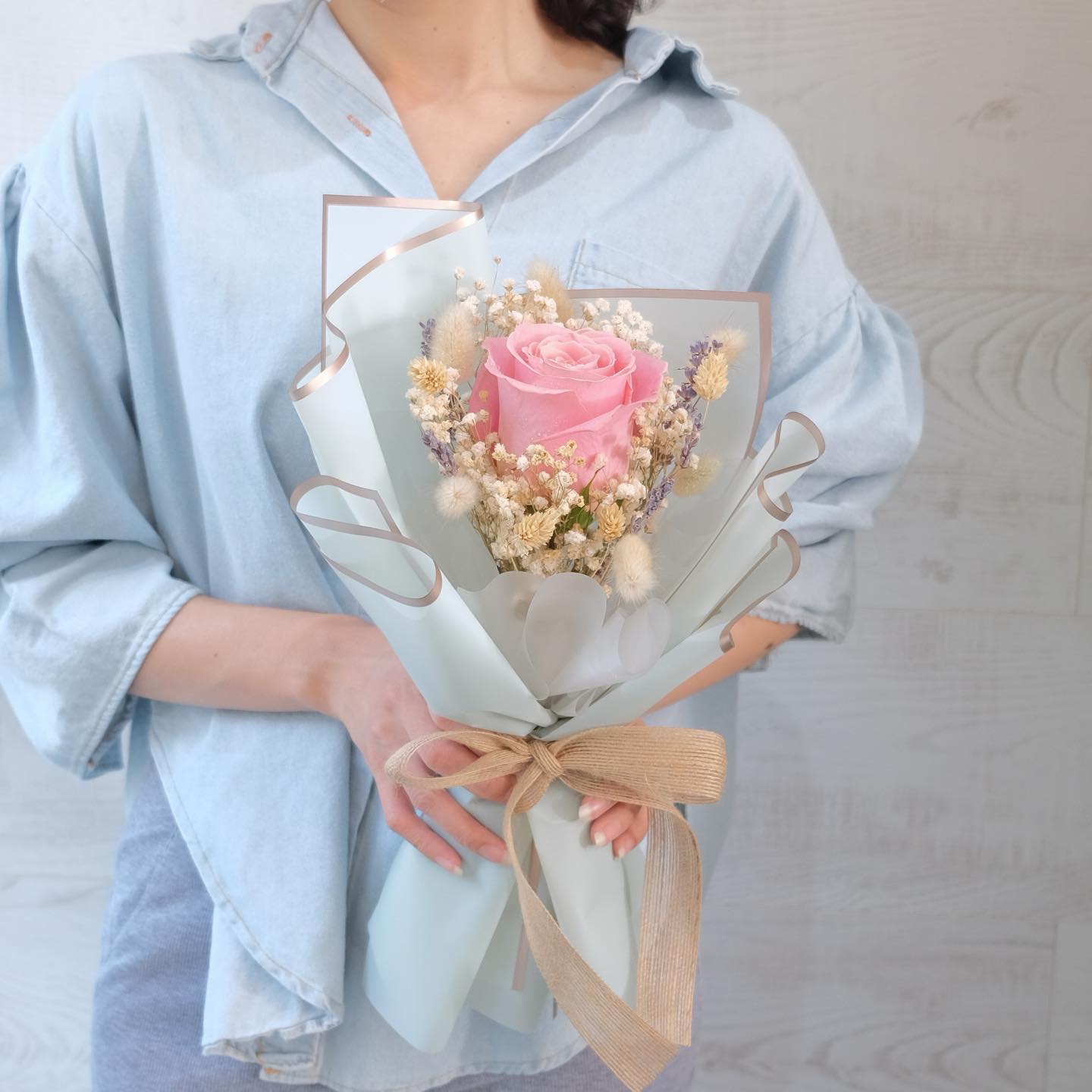 ช่อ พาสเทล หวาน ดอกไม้หลัก กุหลาบ เบบี้บรีธ/ยิปโซ ดอกไม้แห้ง — ผลงานร้านดอกไม้ Sweetflower by Issaree