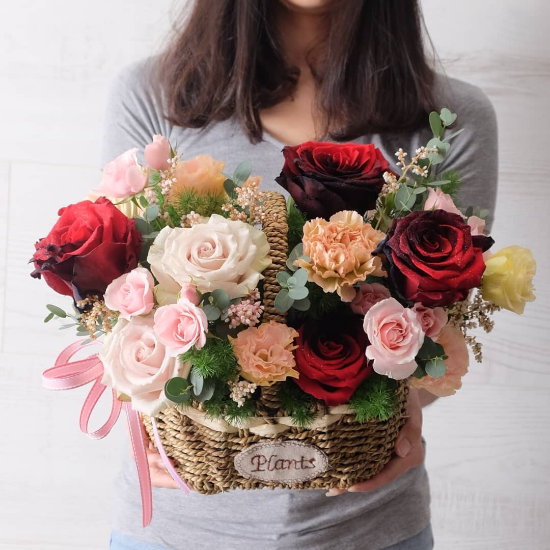 ตะกร้า แดงโรแมนติก หวาน ดอกไม้หลัก กุหลาบ คาร์เนชั่น — ผลงานร้านดอกไม้ Sweetflower by Issaree — ภาพที่ 2 จาก 6
