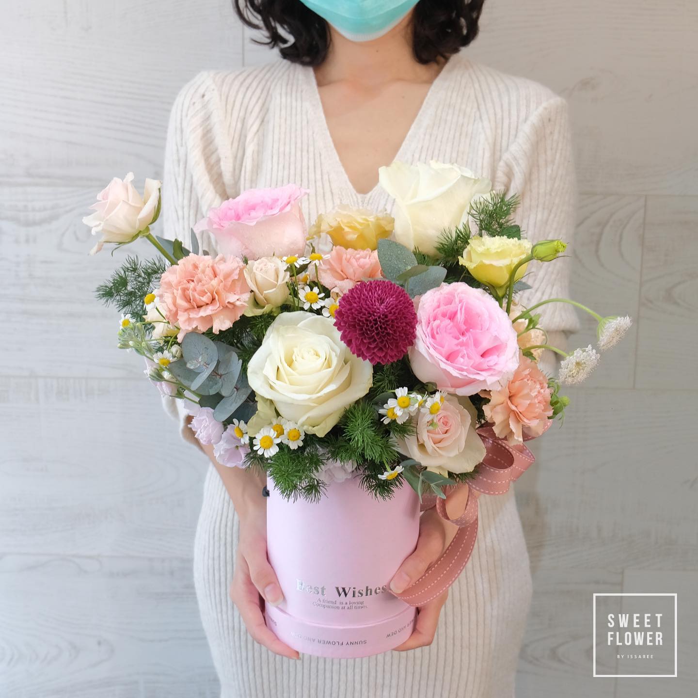 กล่อง พาสเทล หวาน ดอกไม้หลัก กุหลาบ คาร์เนชั่น เดซี่/มาร์กาเร็ต — ผลงานร้านดอกไม้ Sweetflower by Issaree
