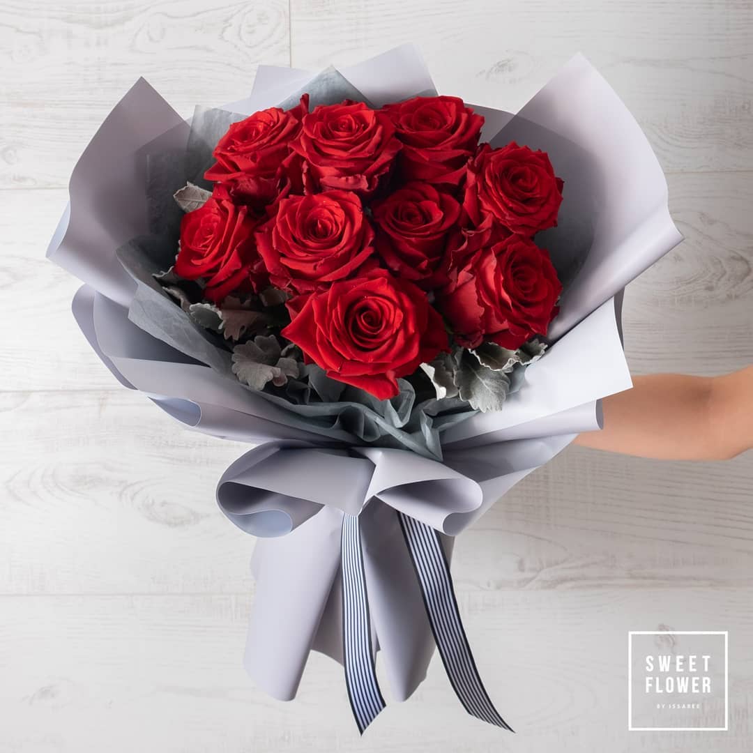 กล่อง แดงโรแมนติก คลาสสิก ดอกไม้หลัก กุหลาบ — ผลงานร้านดอกไม้ Sweetflower by Issaree — ภาพที่ 2 จาก 10