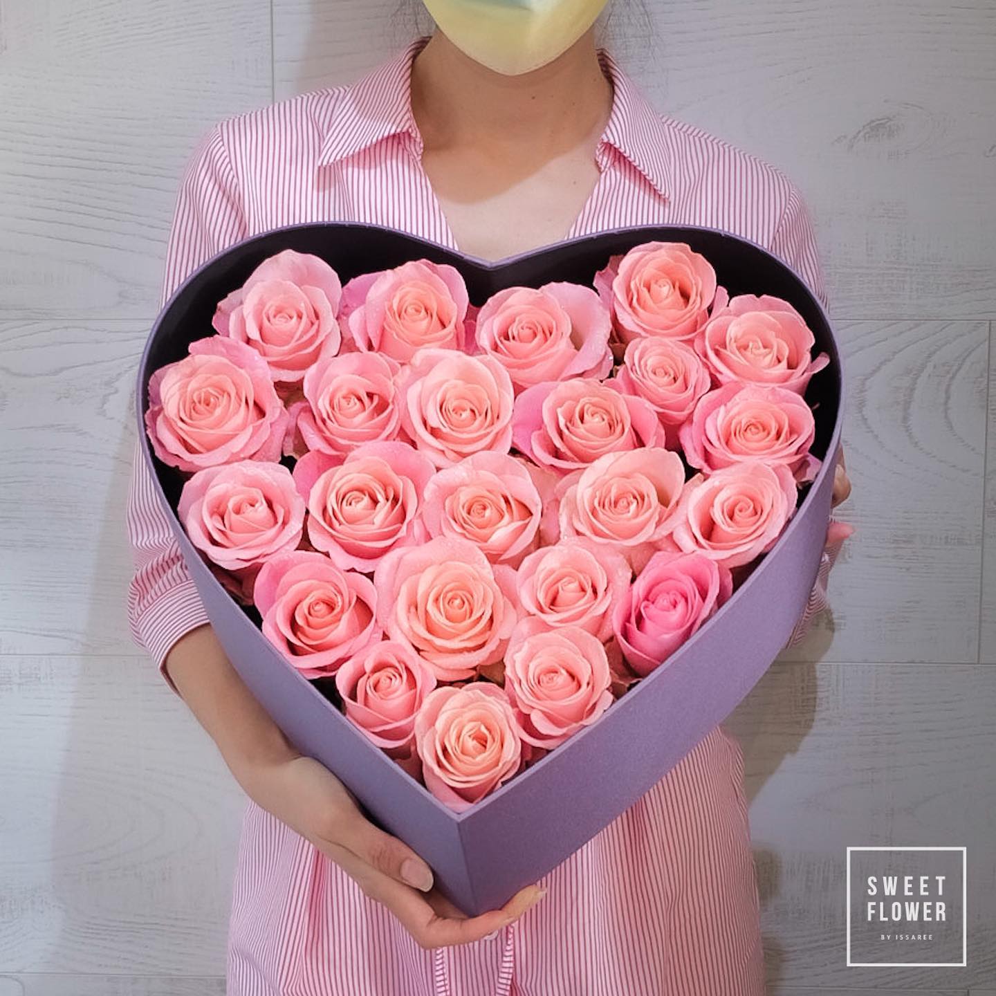 กล่อง แดงโรแมนติก ดอกไม้หลัก กุหลาบ — ผลงานร้านดอกไม้ Sweetflower by Issaree