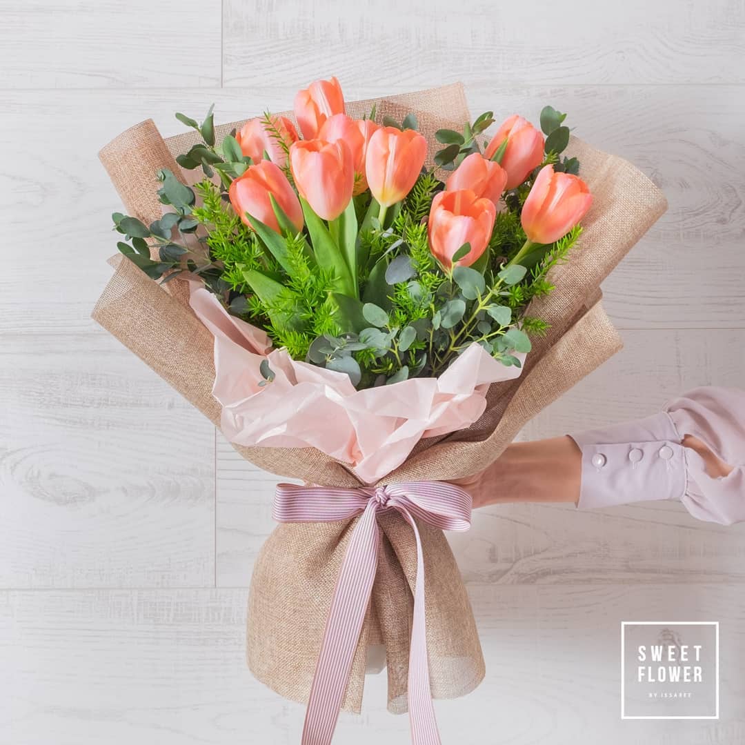 ช่อ เหลือง-ส้ม หวาน ดอกไม้หลัก ทิวลิป ยูคาลิปตัส/ใบไม้ — ผลงานร้านดอกไม้ Sweetflower by Issaree — ภาพที่ 2 จาก 4