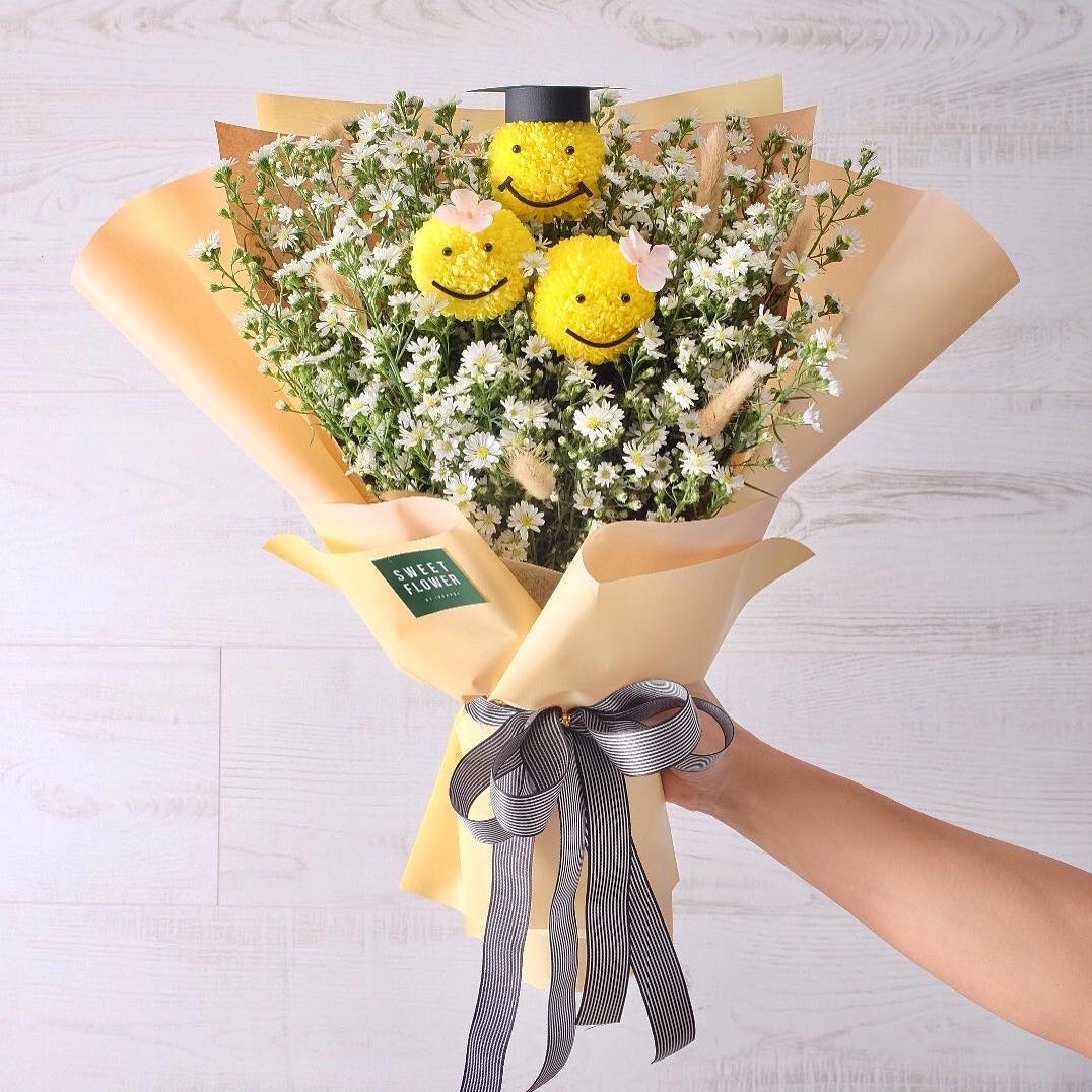 ช่อ เหลือง-ส้ม สดใส ดอกไม้หลัก ทานตะวัน เดซี่/มาร์กาเร็ต — ผลงานร้านดอกไม้ Sweetflower by Issaree
