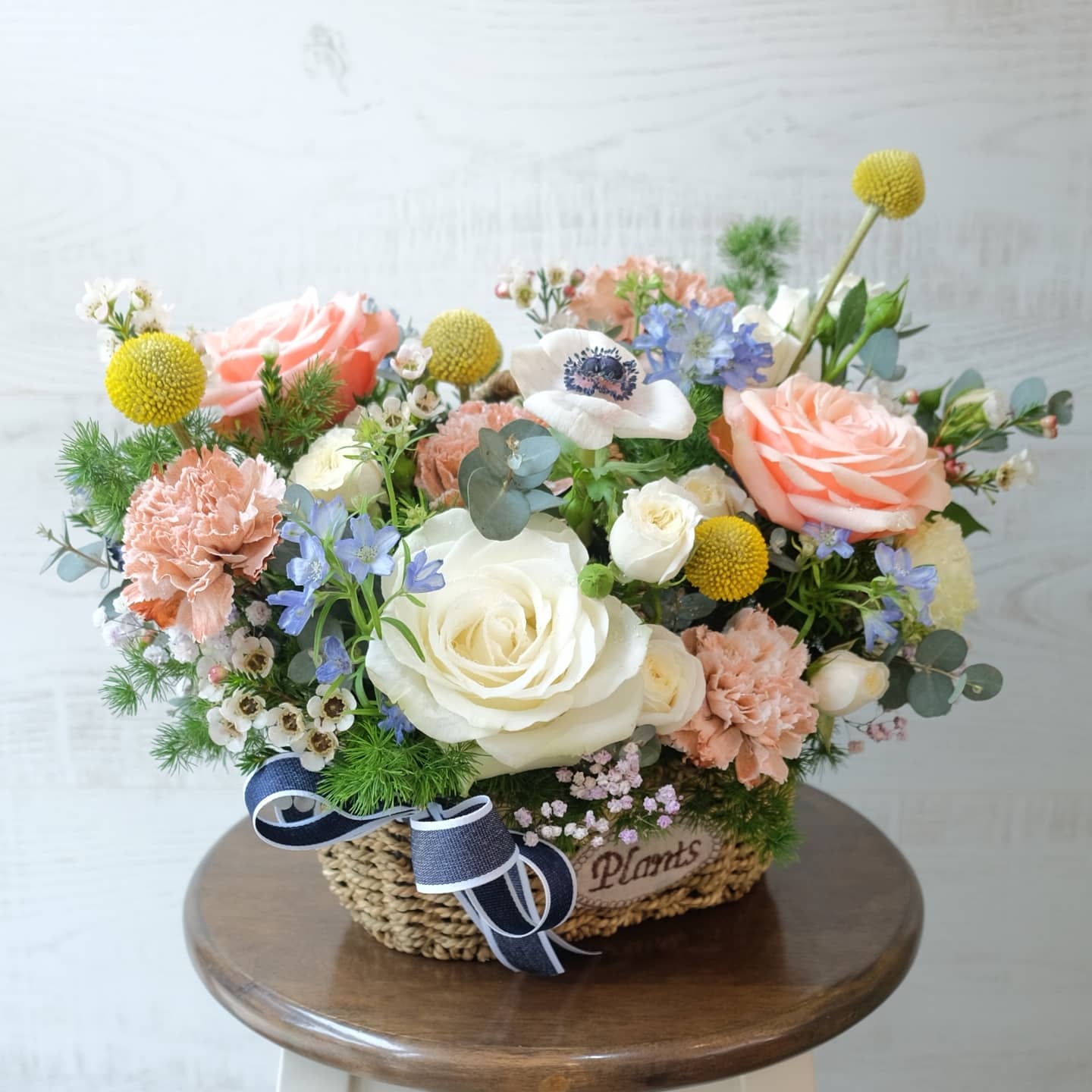 ตะกร้า หลากสี หวาน ดอกไม้หลัก กุหลาบ คาร์เนชั่น เดซี่/มาร์กาเร็ต — ผลงานร้านดอกไม้ Sweetflower by Issaree