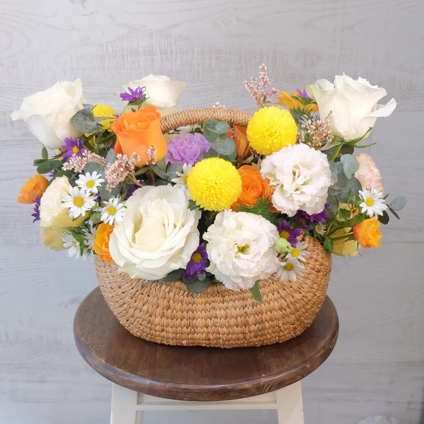 ตะกร้า หลากสี หวาน ดอกไม้หลัก กุหลาบ เบญจมาศ/มัม คาร์เนชั่น — ผลงานร้านดอกไม้ Sweetflower by Issaree — ภาพที่ 2 จาก 4