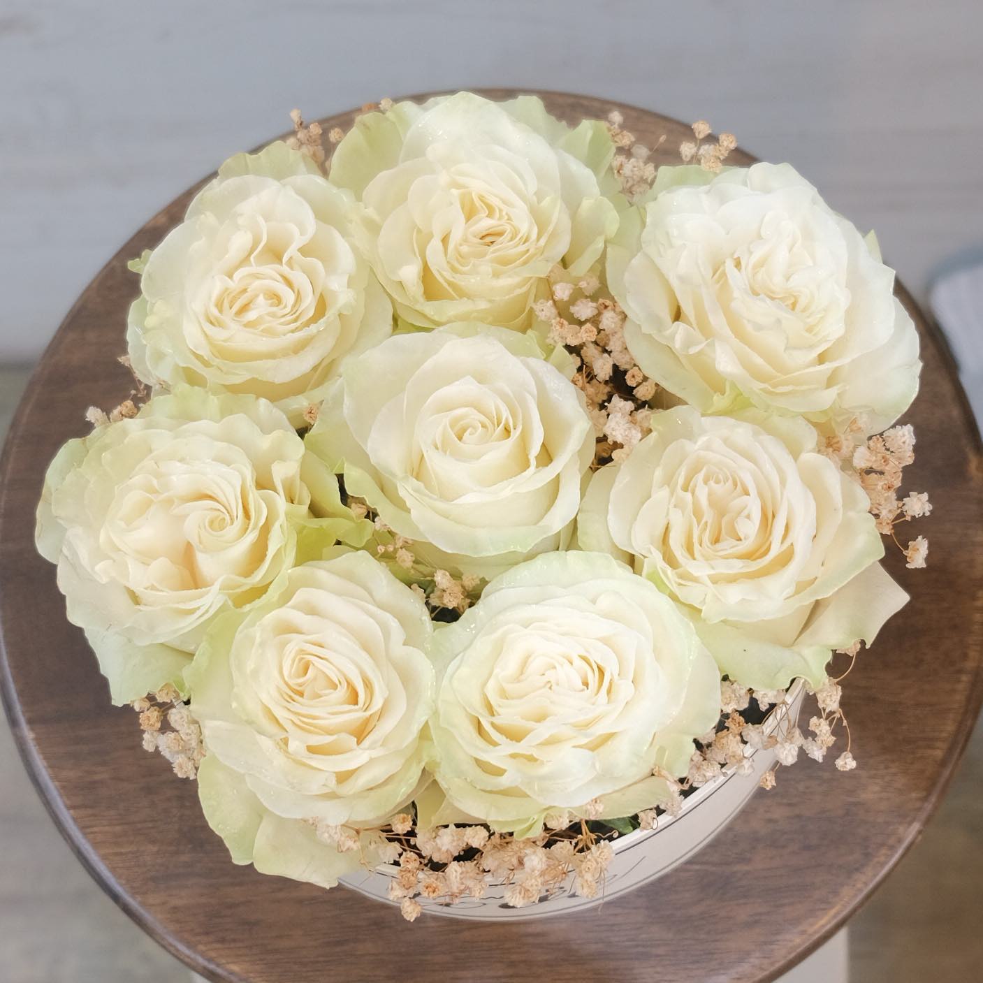 กล่อง ขาว-เขียว สดใส ดอกไม้หลัก กุหลาบ เบบี้บรีธ/ยิปโซ — ผลงานร้านดอกไม้ Sweetflower by Issaree — ภาพที่ 2 จาก 6