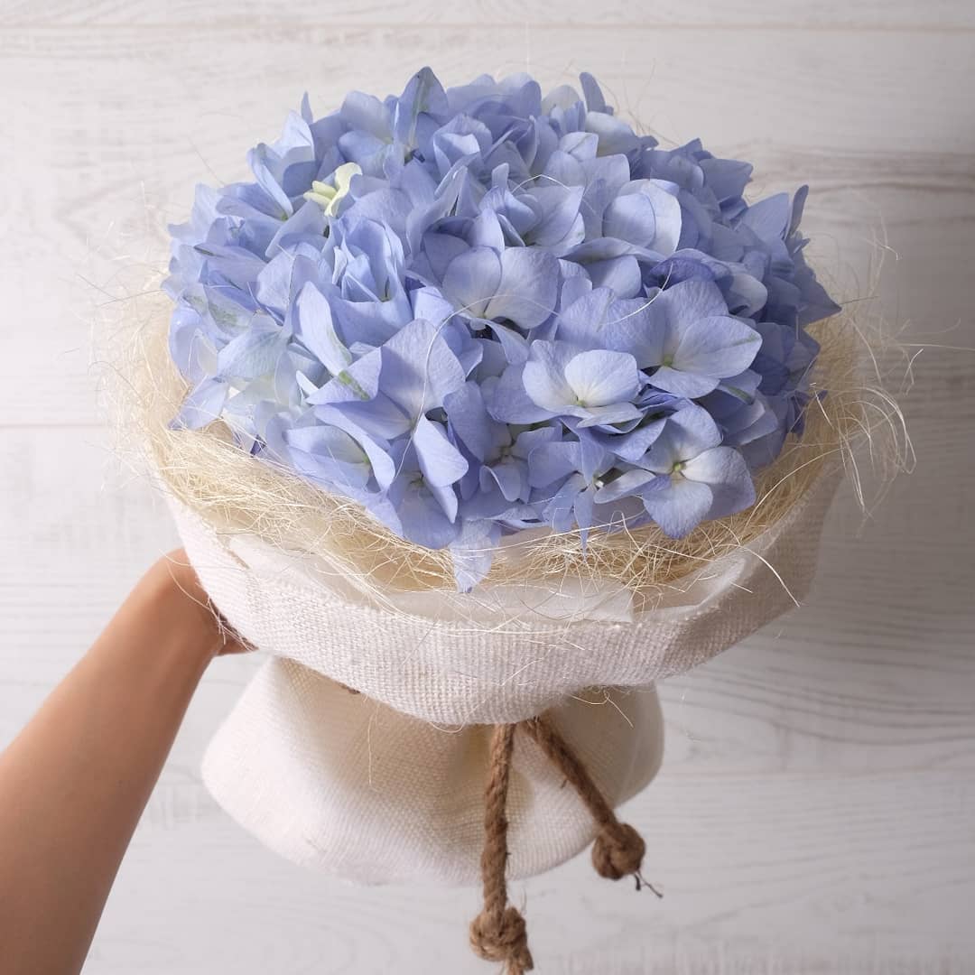 ช่อ ม่วง-ฟ้า หวาน ดอกไม้หลัก ไฮเดรนเยีย — ผลงานร้านดอกไม้ Sweetflower by Issaree — ภาพที่ 1 จาก 2