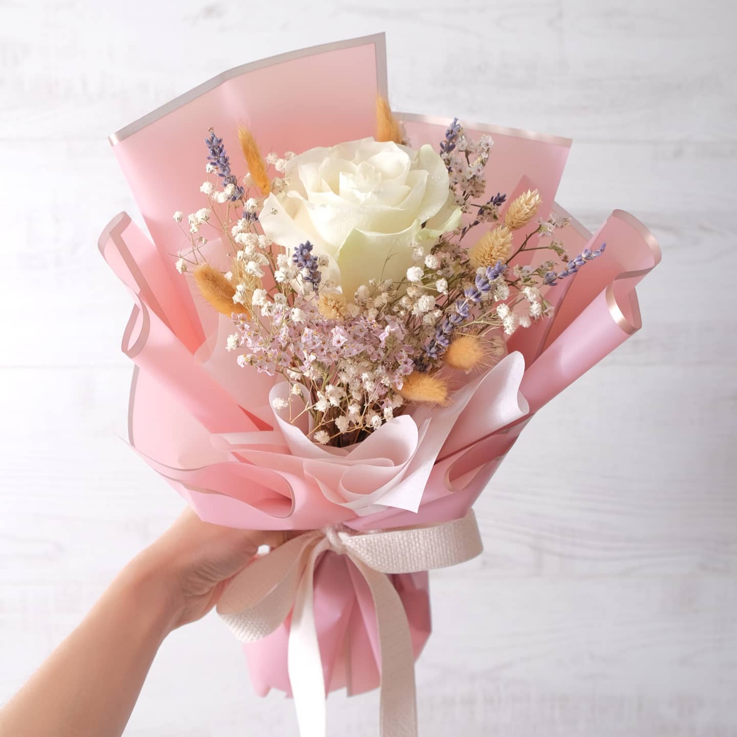 ช่อ พาสเทล หวาน ดอกไม้หลัก กุหลาบ เบบี้บรีธ/ยิปโซ ดอกไม้แห้ง — ผลงานร้านดอกไม้ Sweetflower by Issaree
