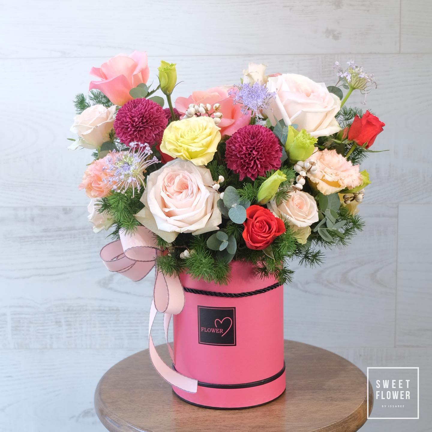 กล่อง หลากสี หวาน ดอกไม้หลัก กุหลาบ เบญจมาศ/มัม คาร์เนชั่น — ผลงานร้านดอกไม้ Sweetflower by Issaree