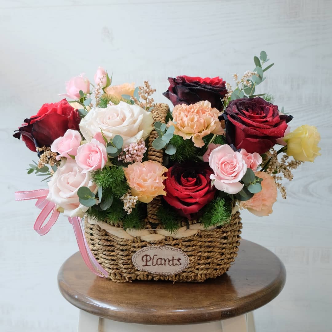 ตะกร้า แดงโรแมนติก หวาน ดอกไม้หลัก กุหลาบ คาร์เนชั่น — ผลงานร้านดอกไม้ Sweetflower by Issaree — ภาพที่ 3 จาก 6