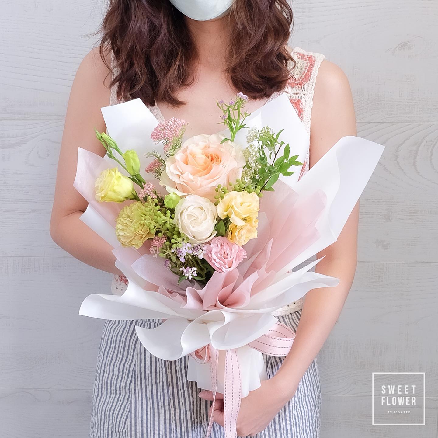 ช่อ พาสเทล หวาน ดอกไม้หลัก กุหลาบ คาร์เนชั่น ลิลลี่ — ผลงานร้านดอกไม้ Sweetflower by Issaree