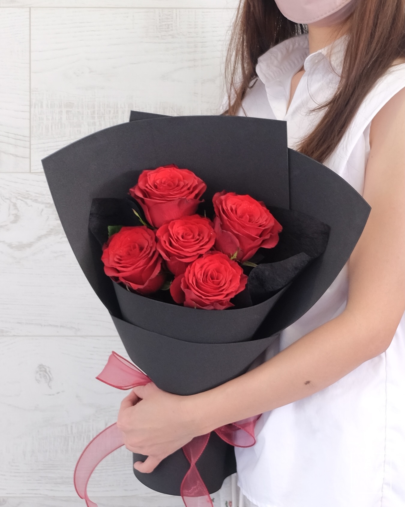ช่อ แดงโรแมนติก คลาสสิก ดอกไม้หลัก กุหลาบ — ผลงานร้านดอกไม้ Sweetflower by Issaree