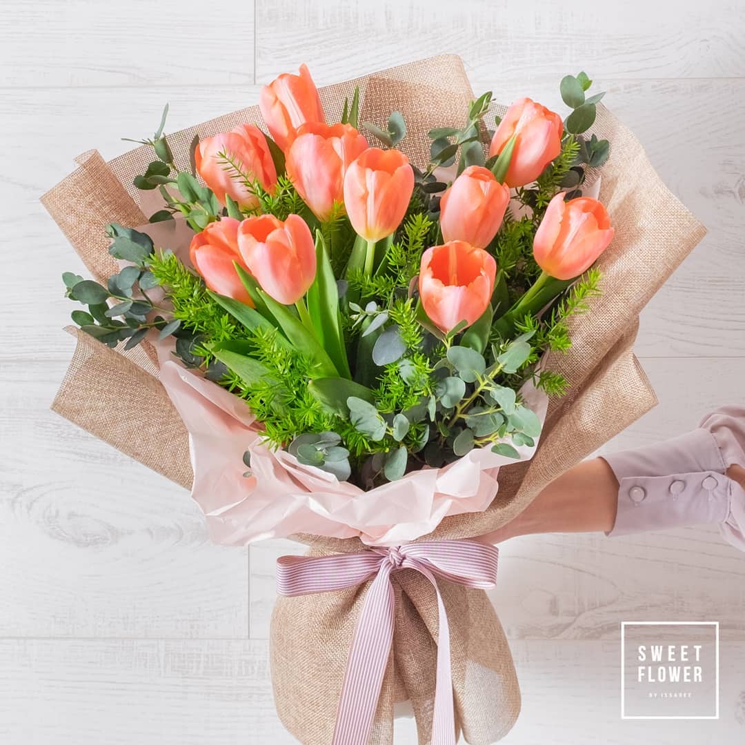 ช่อ เหลือง-ส้ม หวาน ดอกไม้หลัก ทิวลิป ยูคาลิปตัส/ใบไม้ — ผลงานร้านดอกไม้ Sweetflower by Issaree — ภาพที่ 3 จาก 4