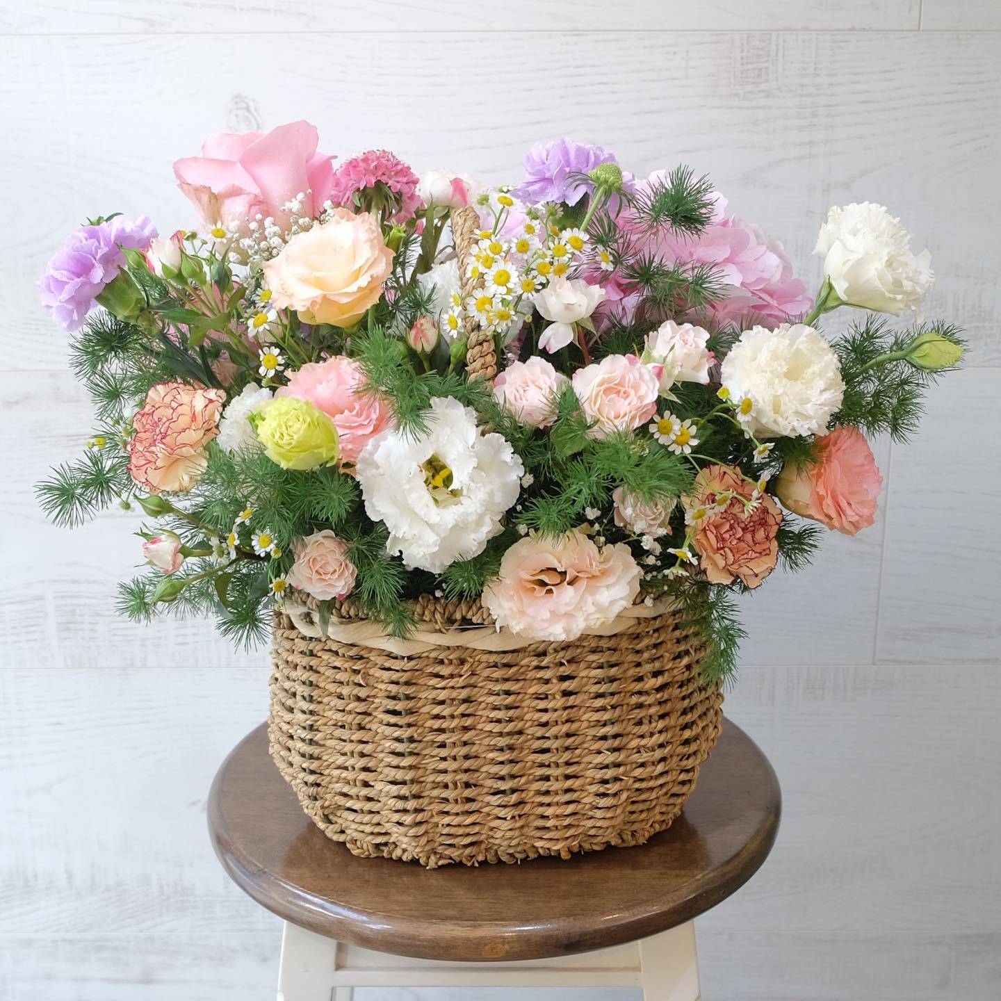 ตะกร้า พาสเทล หวาน ดอกไม้หลัก ไฮเดรนเยีย กุหลาบ คาร์เนชั่น — ผลงานร้านดอกไม้ Sweetflower by Issaree — ภาพที่ 2 จาก 4