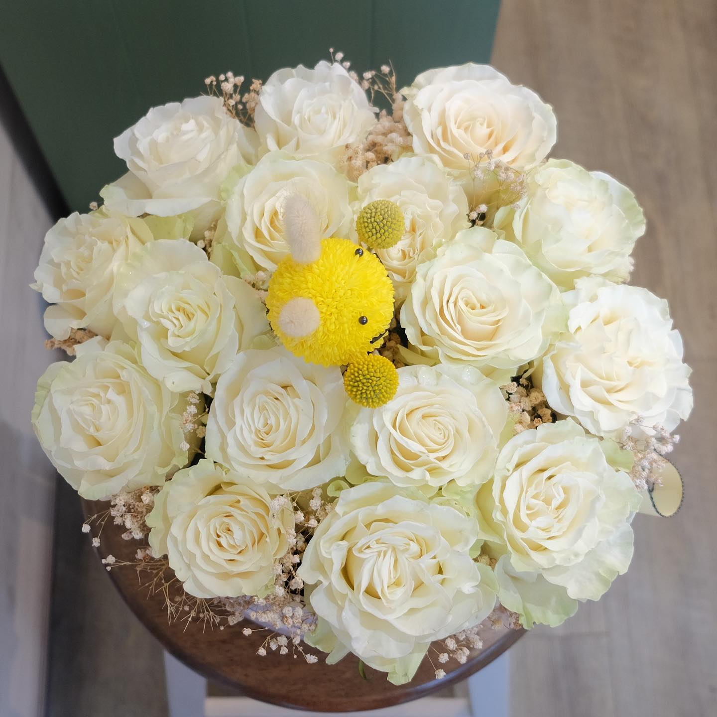 กล่อง เหลือง-ส้ม สดใส ดอกไม้หลัก กุหลาบ เบญจมาศ/มัม — ผลงานร้านดอกไม้ Sweetflower by Issaree — ภาพที่ 2 จาก 8