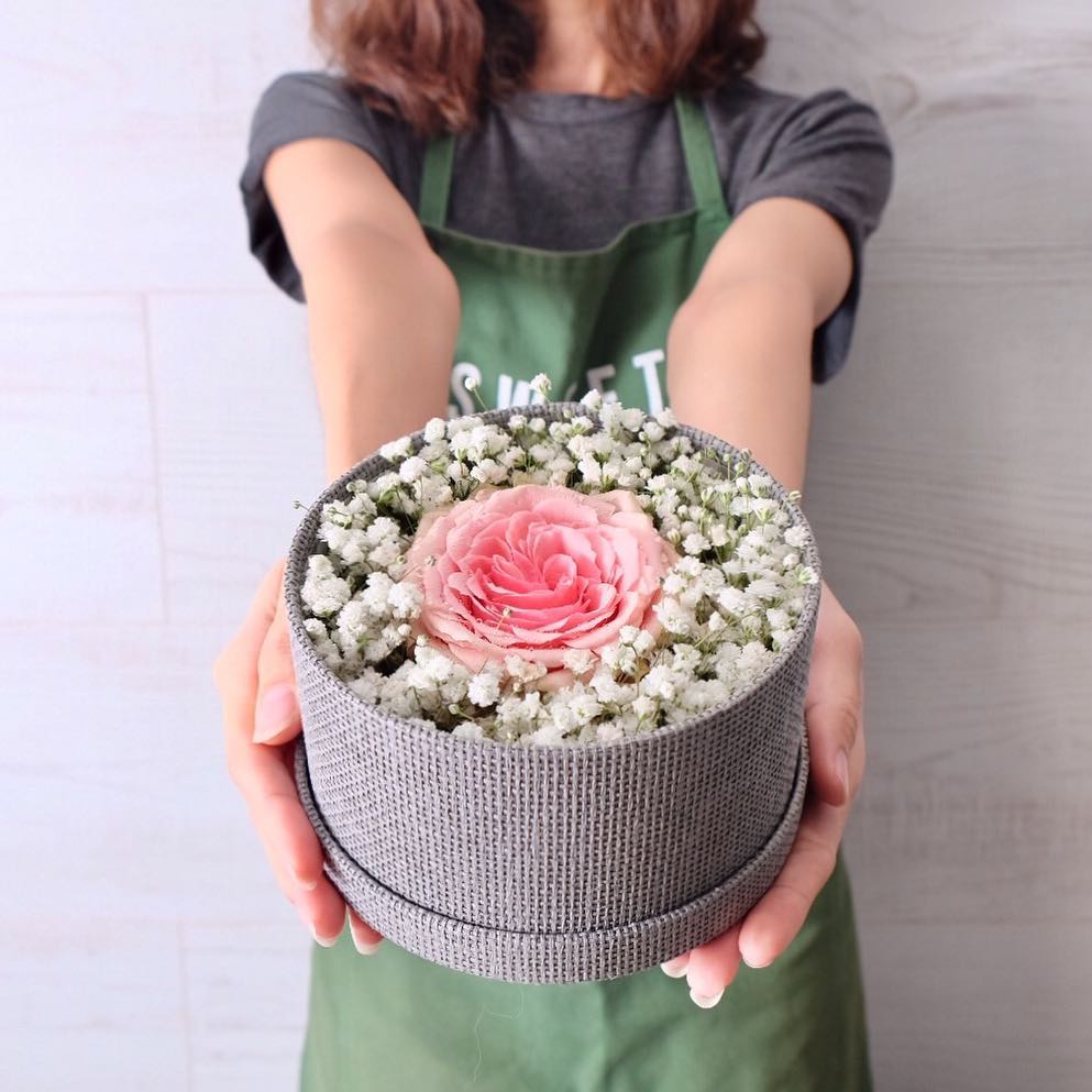 กล่อง พาสเทล หวาน ดอกไม้หลัก กุหลาบ เบบี้บรีธ/ยิปโซ — ผลงานร้านดอกไม้ Sweetflower by Issaree