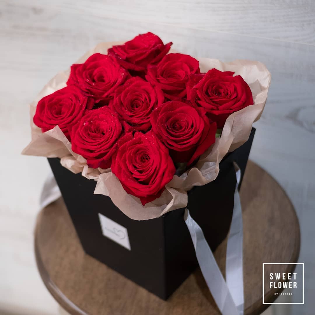 กล่อง แดงโรแมนติก ดอกไม้หลัก กุหลาบ — ผลงานร้านดอกไม้ Sweetflower by Issaree — ภาพที่ 1 จาก 9
