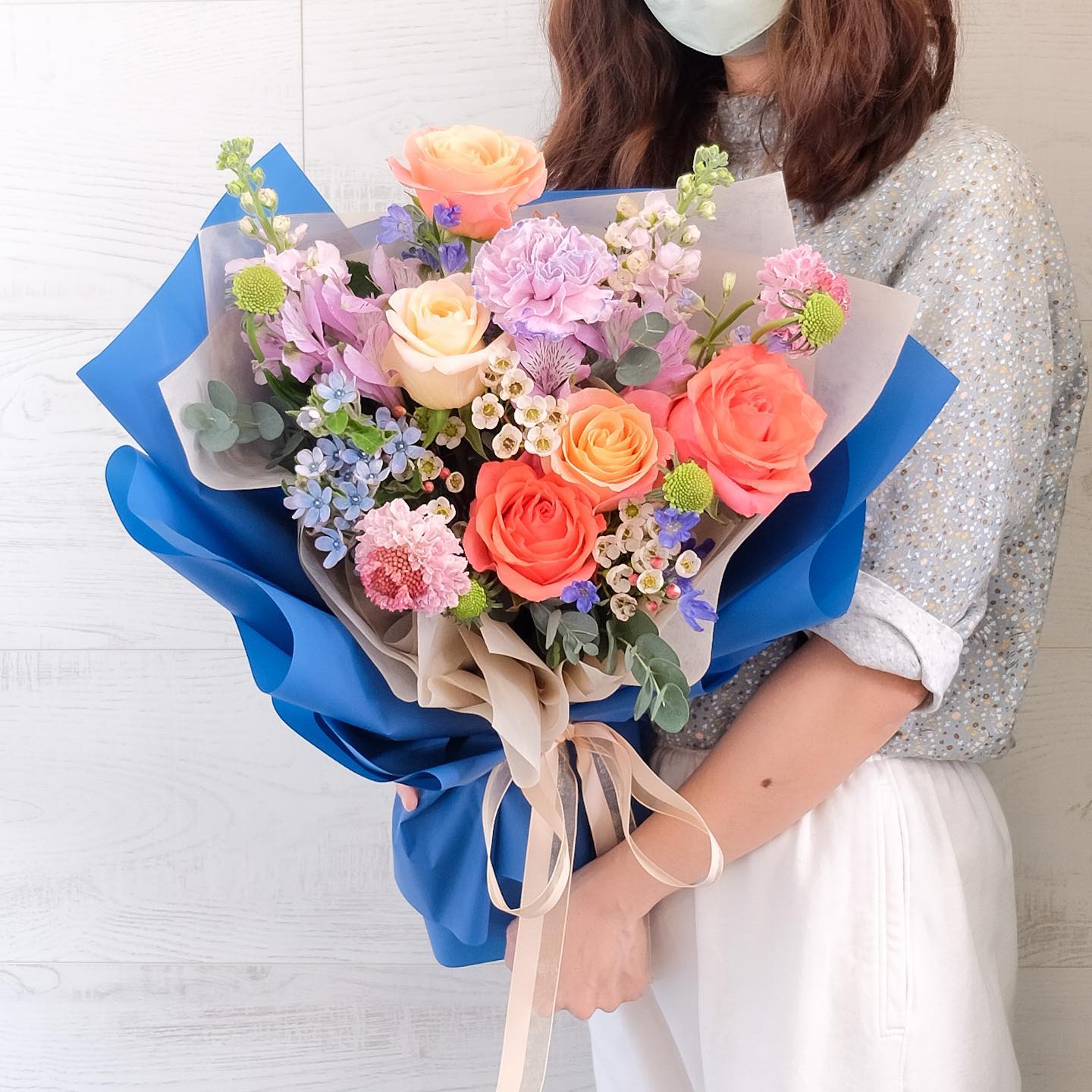 ช่อ หลากสี หวาน ดอกไม้หลัก กุหลาบ คาร์เนชั่น ไฮเดรนเยีย — ผลงานร้านดอกไม้ Sweetflower by Issaree — ภาพที่ 1 จาก 2