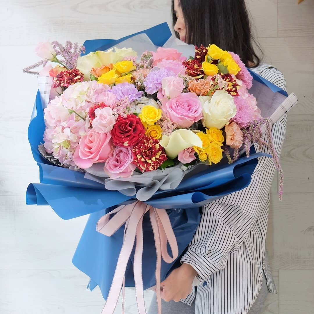 ช่อ หลากสี หวาน ดอกไม้หลัก กุหลาบ คาร์เนชั่น ไฮเดรนเยีย — ผลงานร้านดอกไม้ Sweetflower by Issaree — ภาพที่ 3 จาก 4