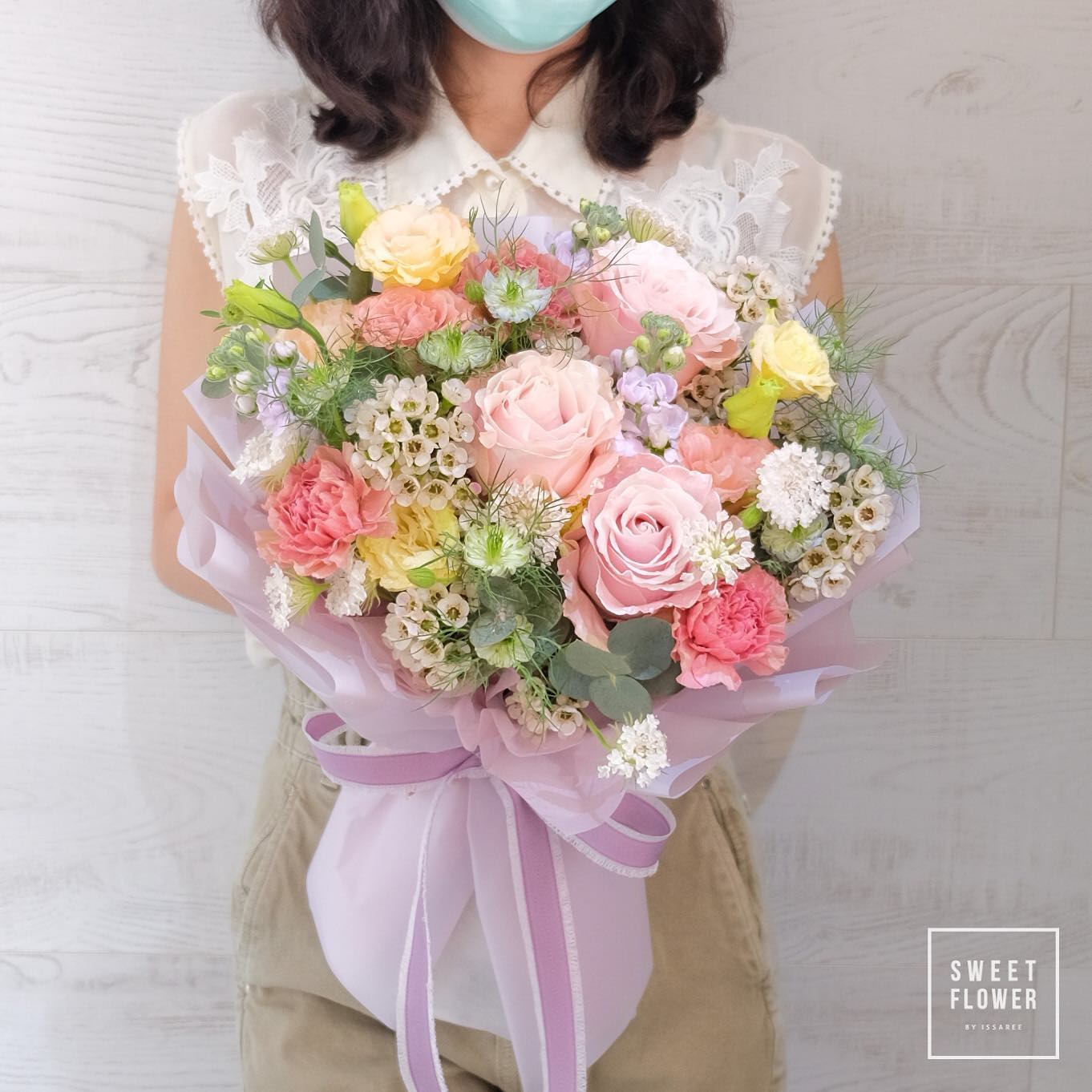 ช่อ พาสเทล หวาน ดอกไม้หลัก กุหลาบ คาร์เนชั่น เบญจมาศ/มัม — ผลงานร้านดอกไม้ Sweetflower by Issaree