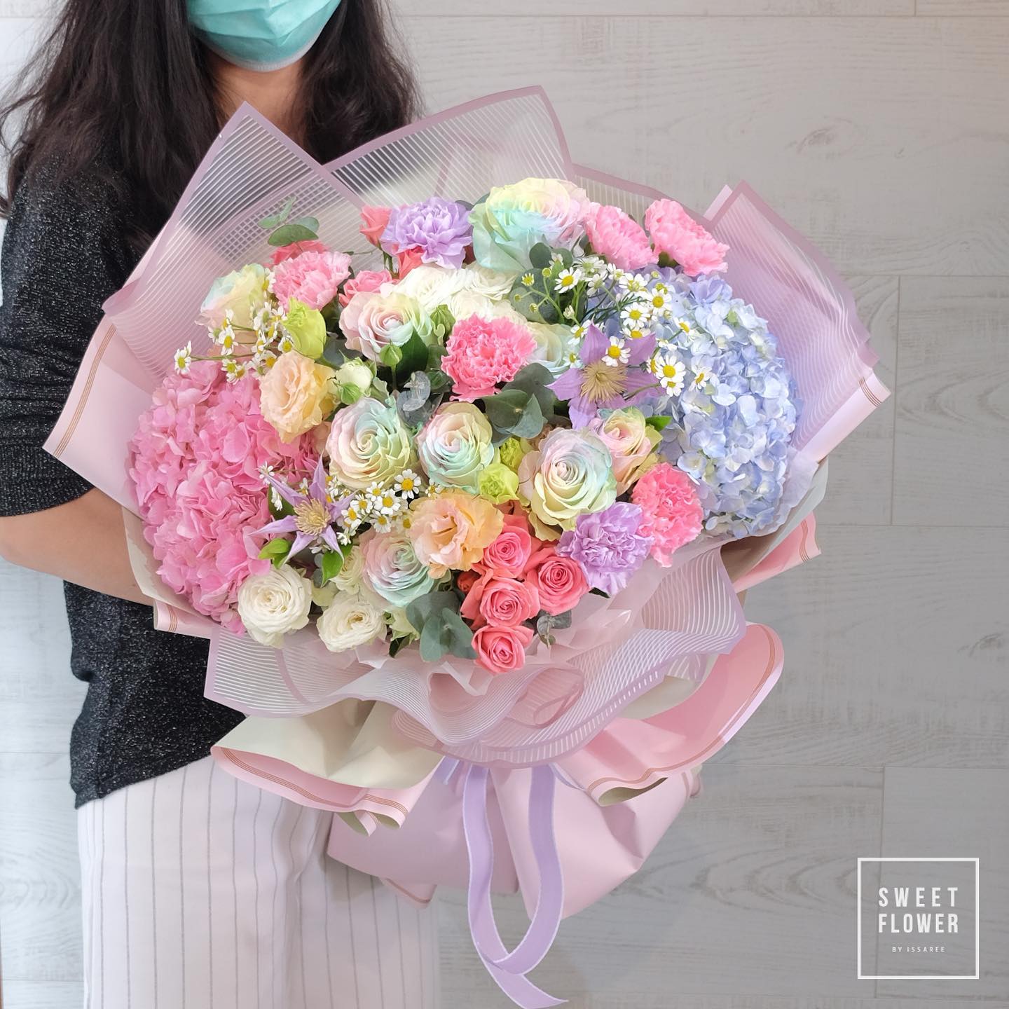 ช่อ พาสเทล หวาน ดอกไม้หลัก กุหลาบ ไฮเดรนเยีย คาร์เนชั่น — ผลงานร้านดอกไม้ Sweetflower by Issaree — ภาพที่ 2 จาก 4