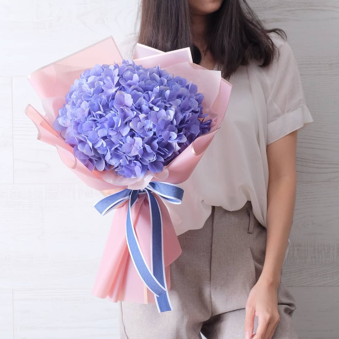 ช่อ ม่วง-ฟ้า หวาน ดอกไม้หลัก ไฮเดรนเยีย — ผลงานร้านดอกไม้ Sweetflower by Issaree